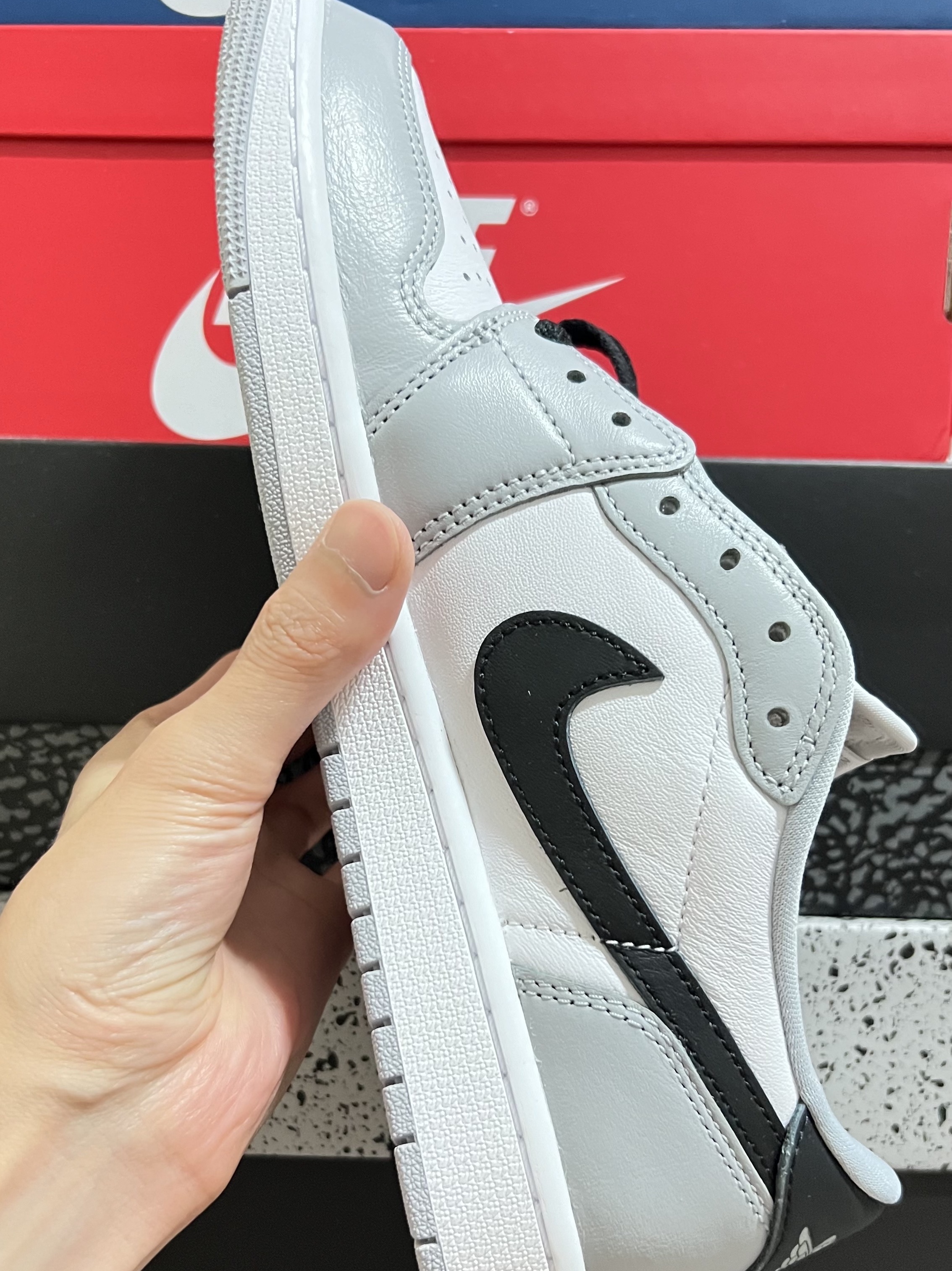 Jordan 1 Retro Low OG Wolf Grey and White 착용 스타일