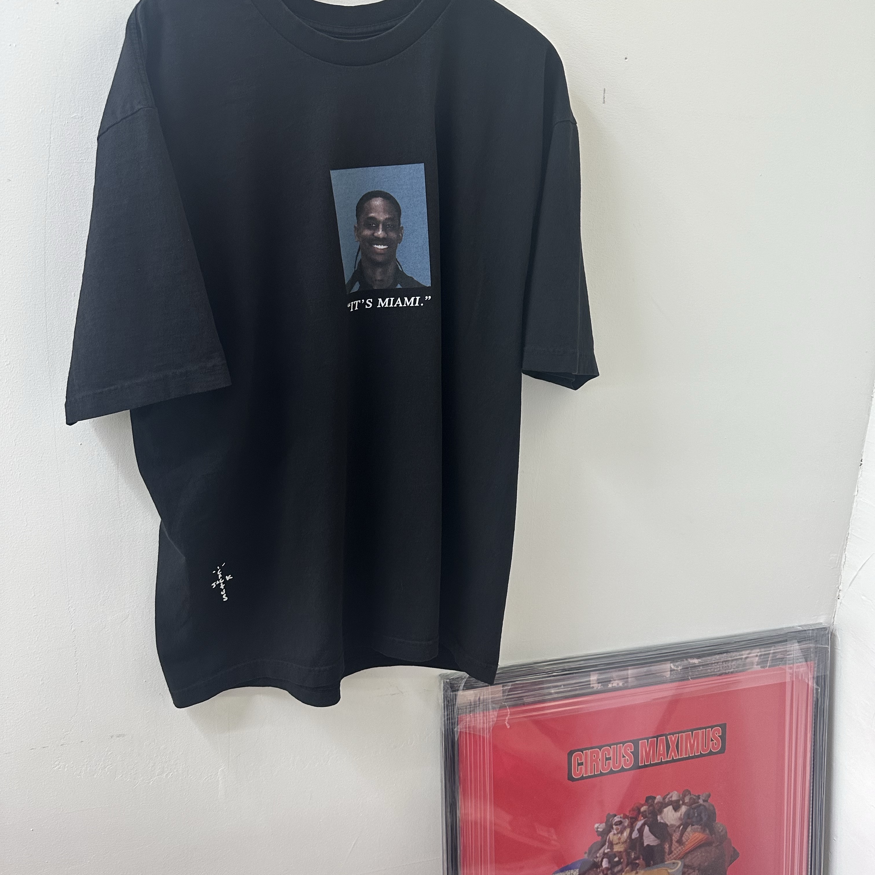 Travis Scott Free the Rage T-Shirt #2 Black 착용 스타일