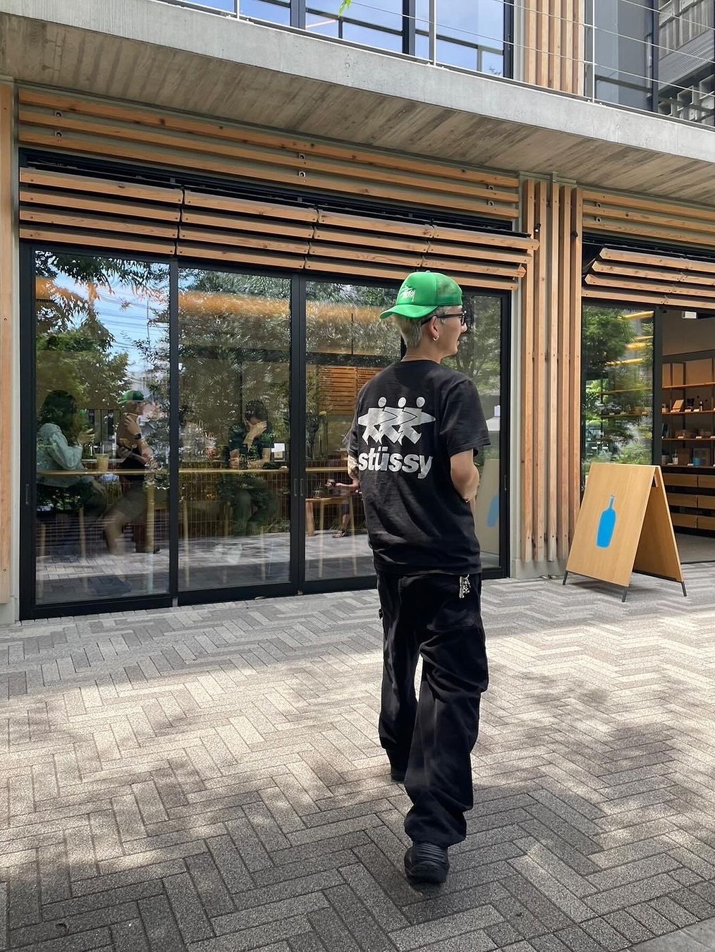Stussy Washed Canvas Big OL' Jean Black, Stussy Surfwalk Pigment Dyed T-Shirt Black 착용 스타일 - 5