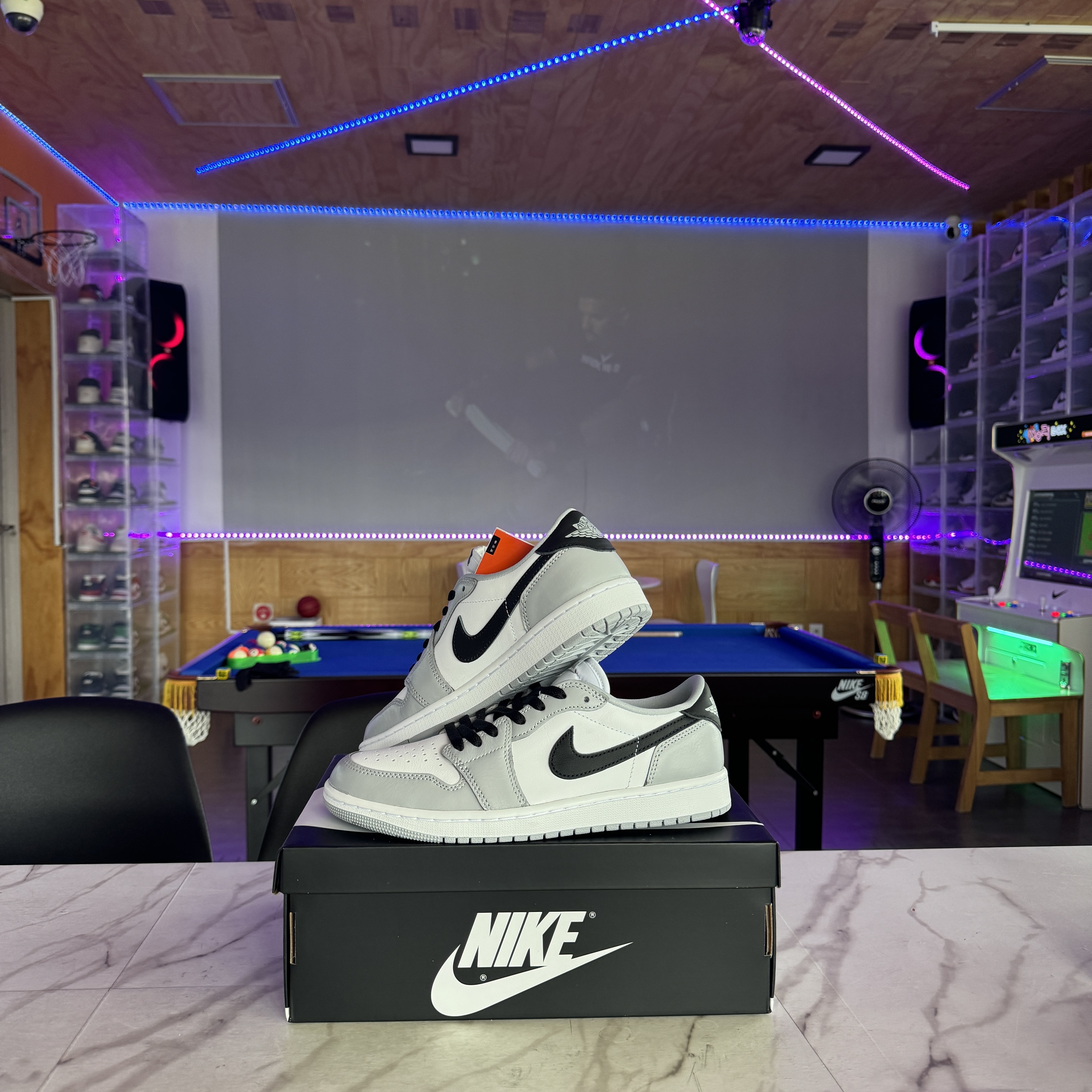 Jordan 1 Retro Low OG Wolf Grey and White 착용 스타일