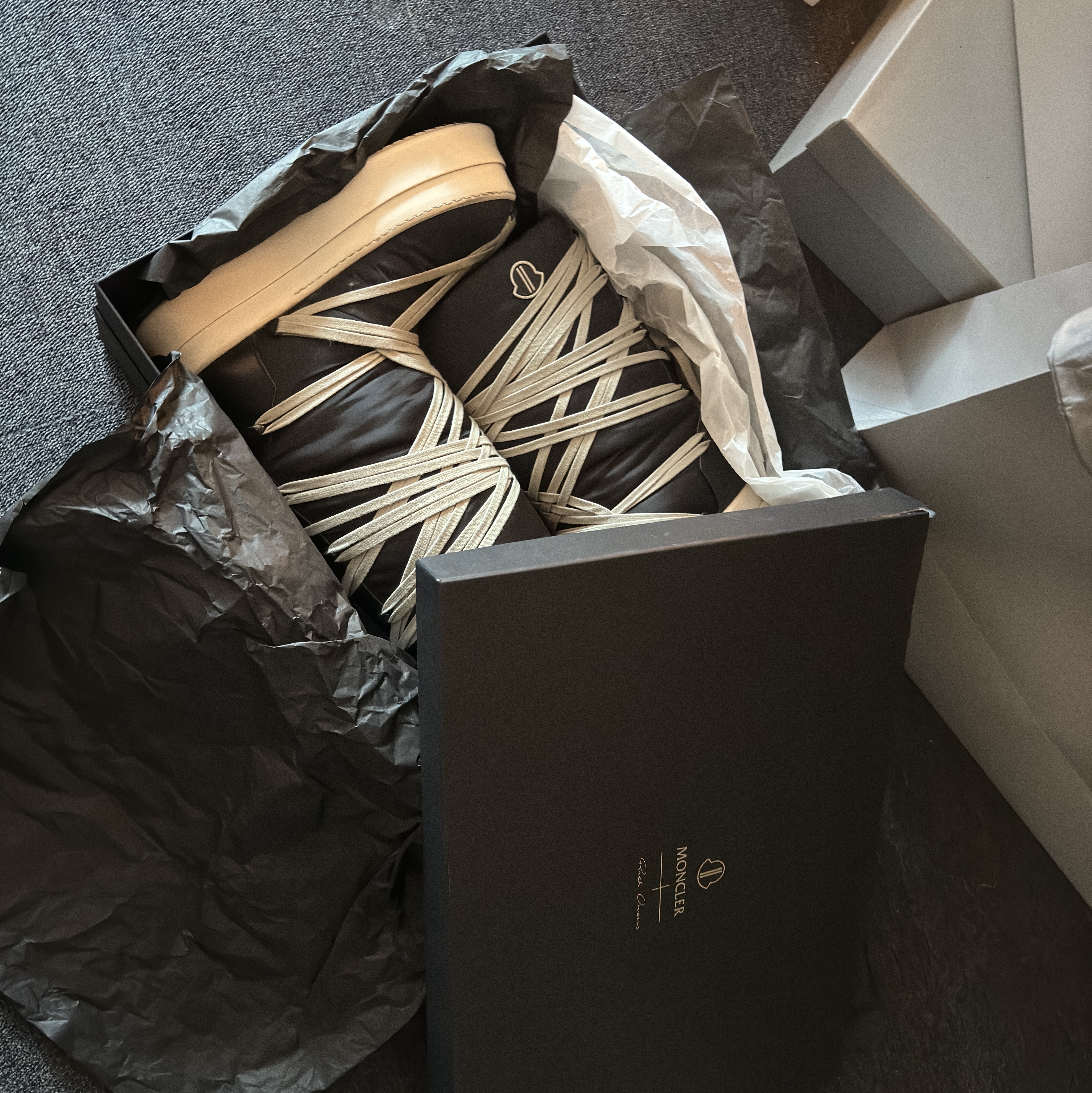 Moncler x Rick Owens Bigrocks Boots Black - 23FW 착용 스타일