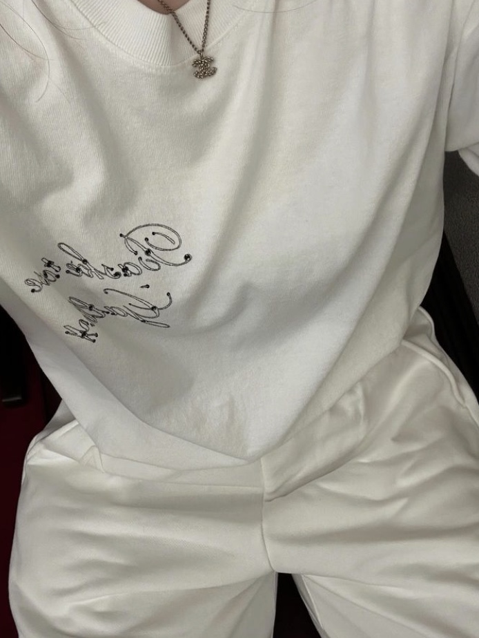 Basketcase Locally Hated Tee Bone 착용 스타일 - 1