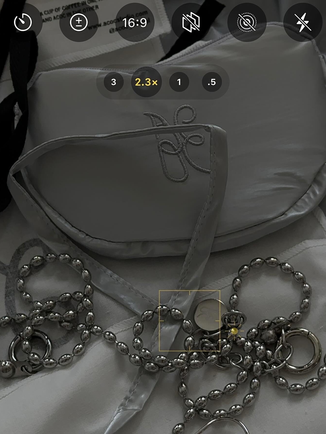 ACOC Pebble Wallet Silver, ACOC Pearl Pin Charm Silver 착용 스타일 - 5