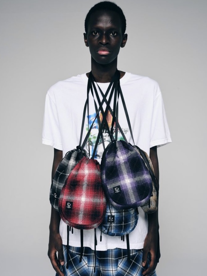 Rafu Bag Black, Rafu Bag Red 착용 스타일 - 2