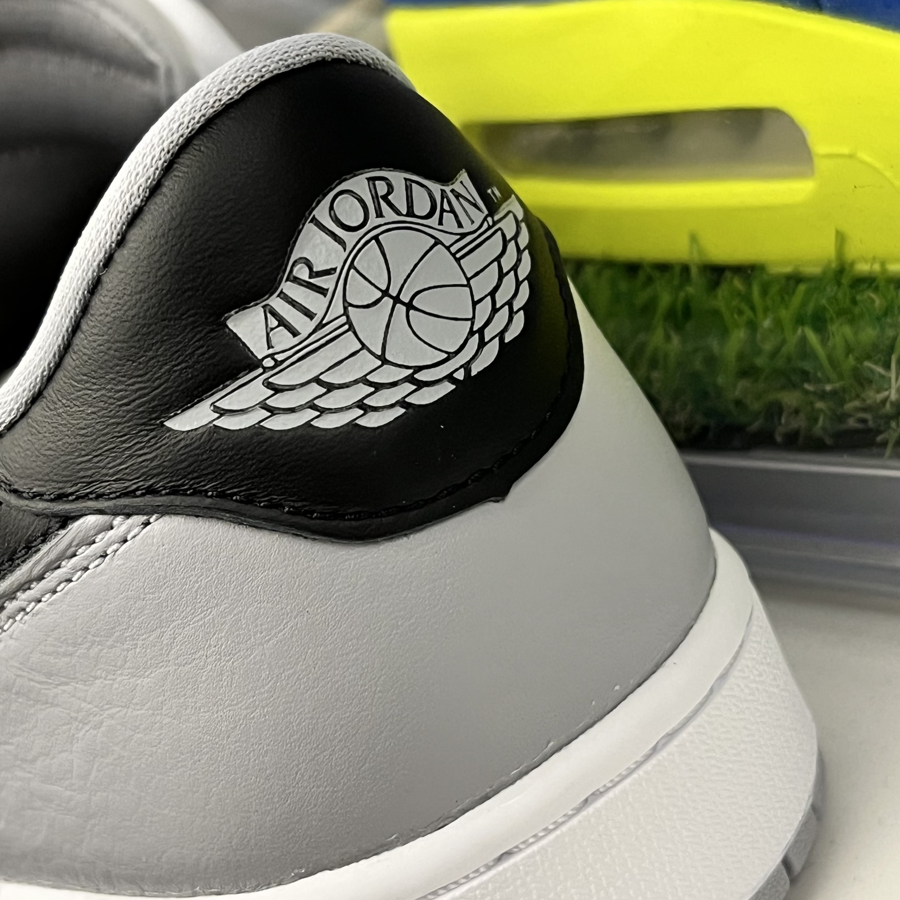 Jordan 1 Retro Low OG Wolf Grey and White, Jordan 1 Low Golf Wolf Grey 착용 스타일 - 3