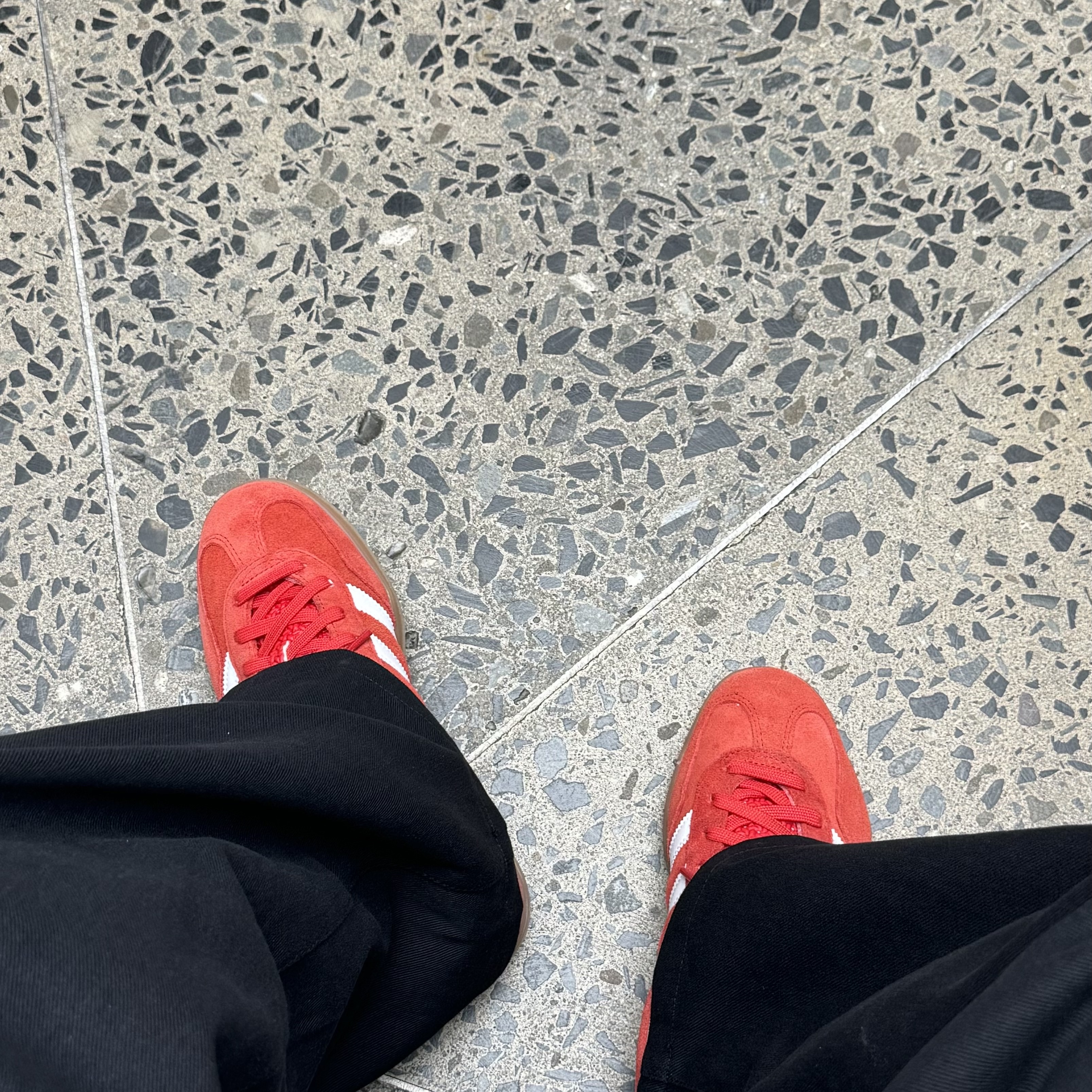 Adidas Gazelle Indoor Scarlet 착용 스타일