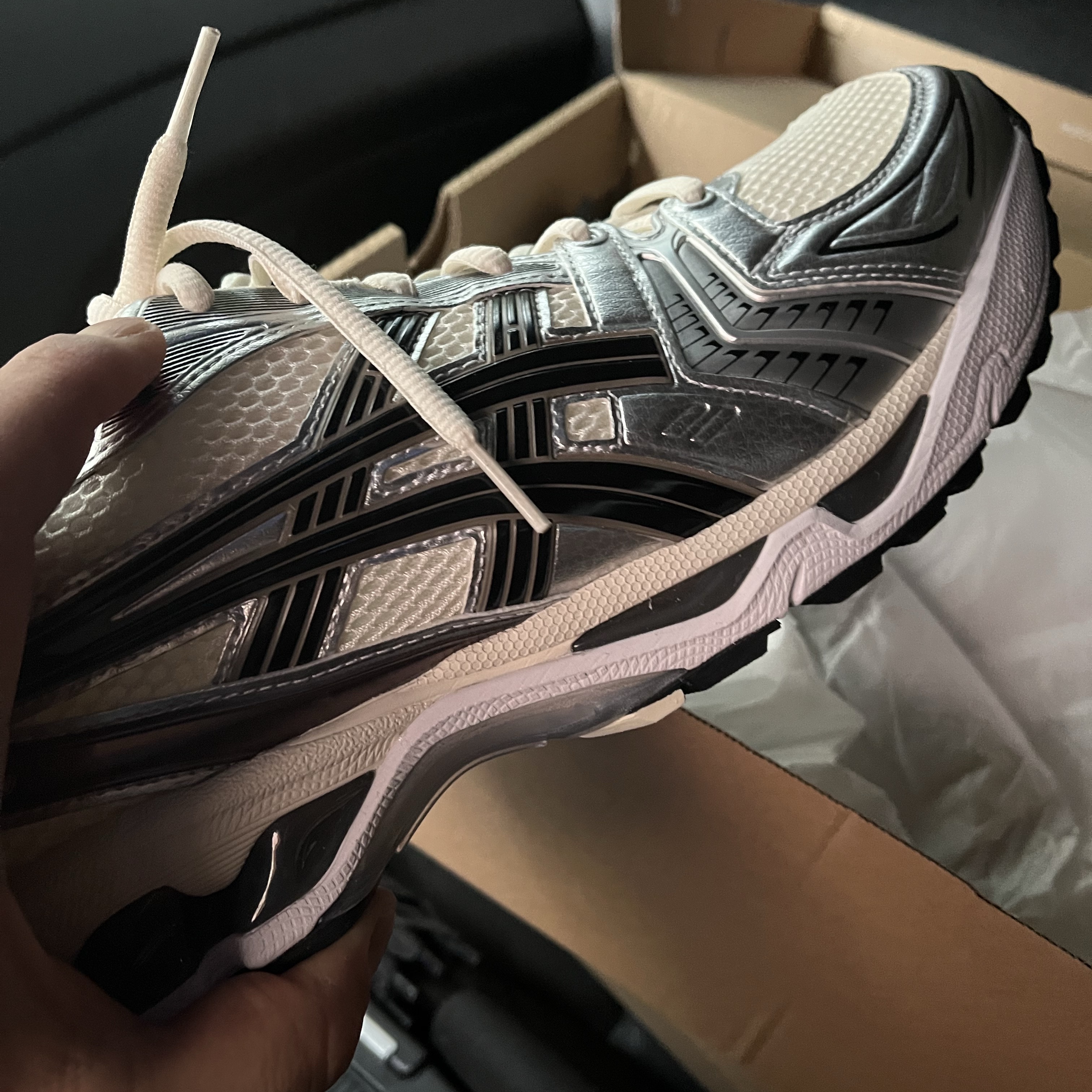 Asics Gel-Kayano 14 Cream Black 착용 스타일