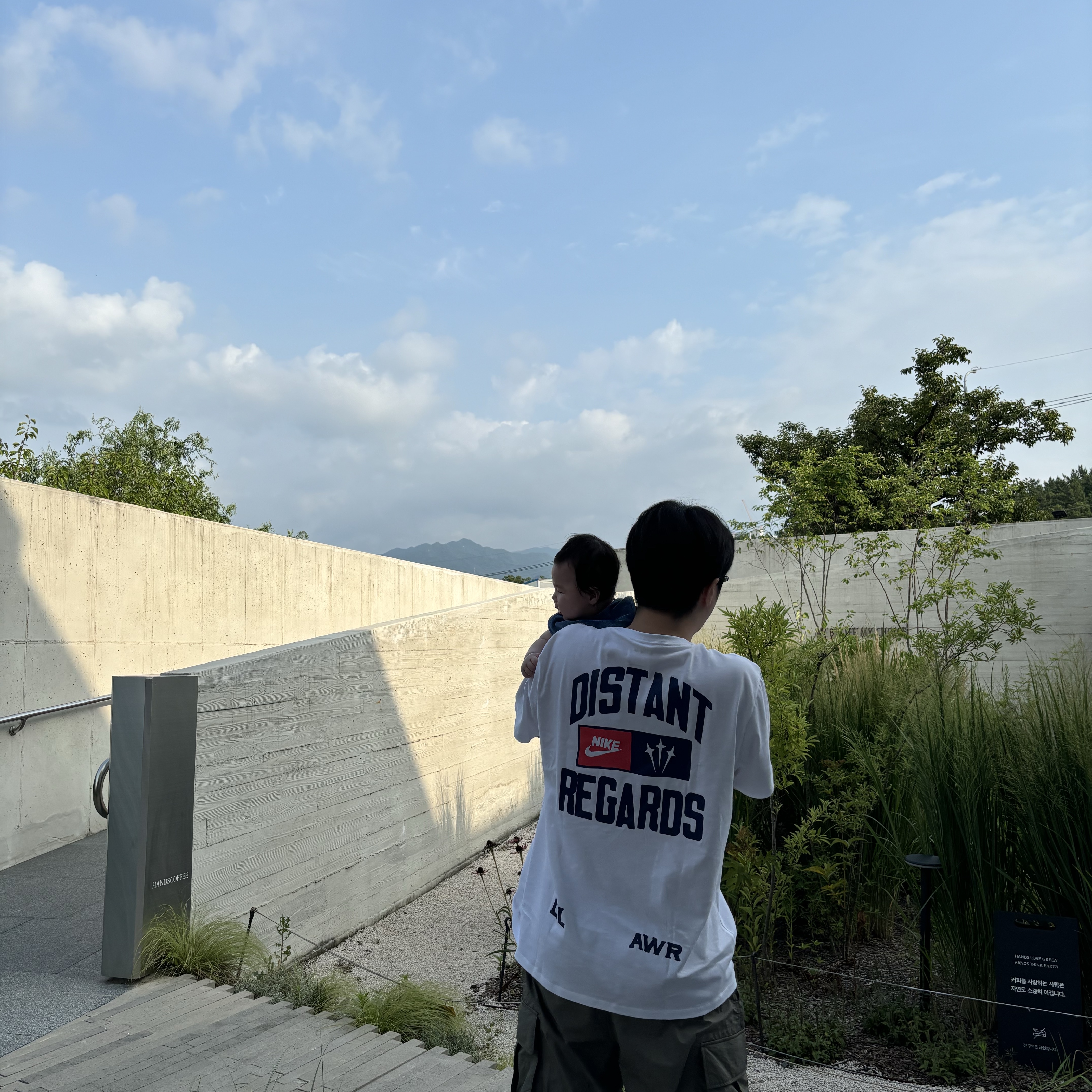Nike x Drake Nocta x Cactus Plant Flea Market Souvenir Cactus T-Shirt White (DR2630-100) 착용 스타일