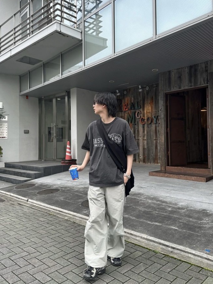 Basketcase Graduation Tee Vintage Black 착용 스타일 - 3