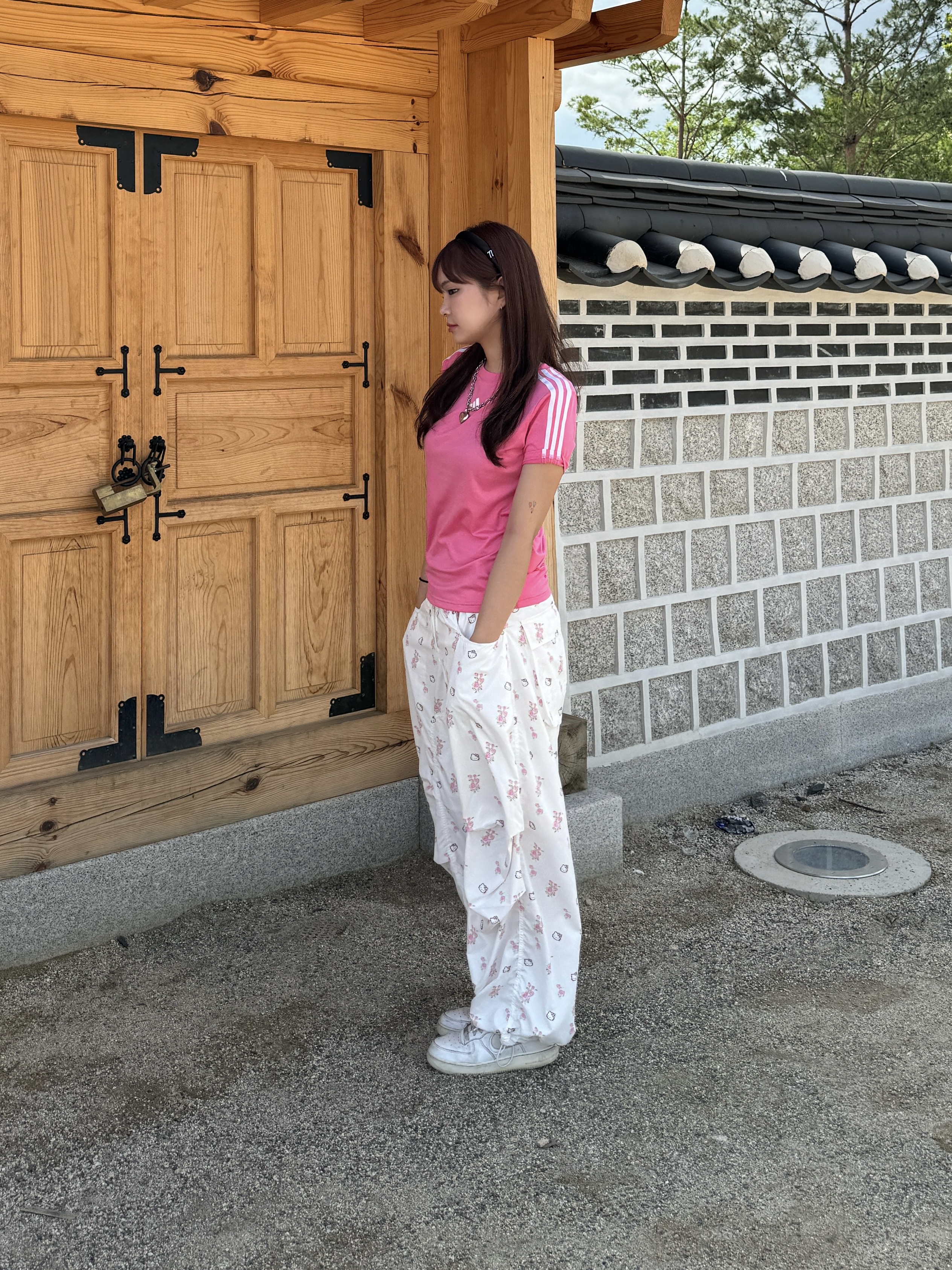 Open Yy x Hello Kitty Parachute Pants White, (W) Nike Air Force 1 '07 Low White 착용 스타일 - 3
