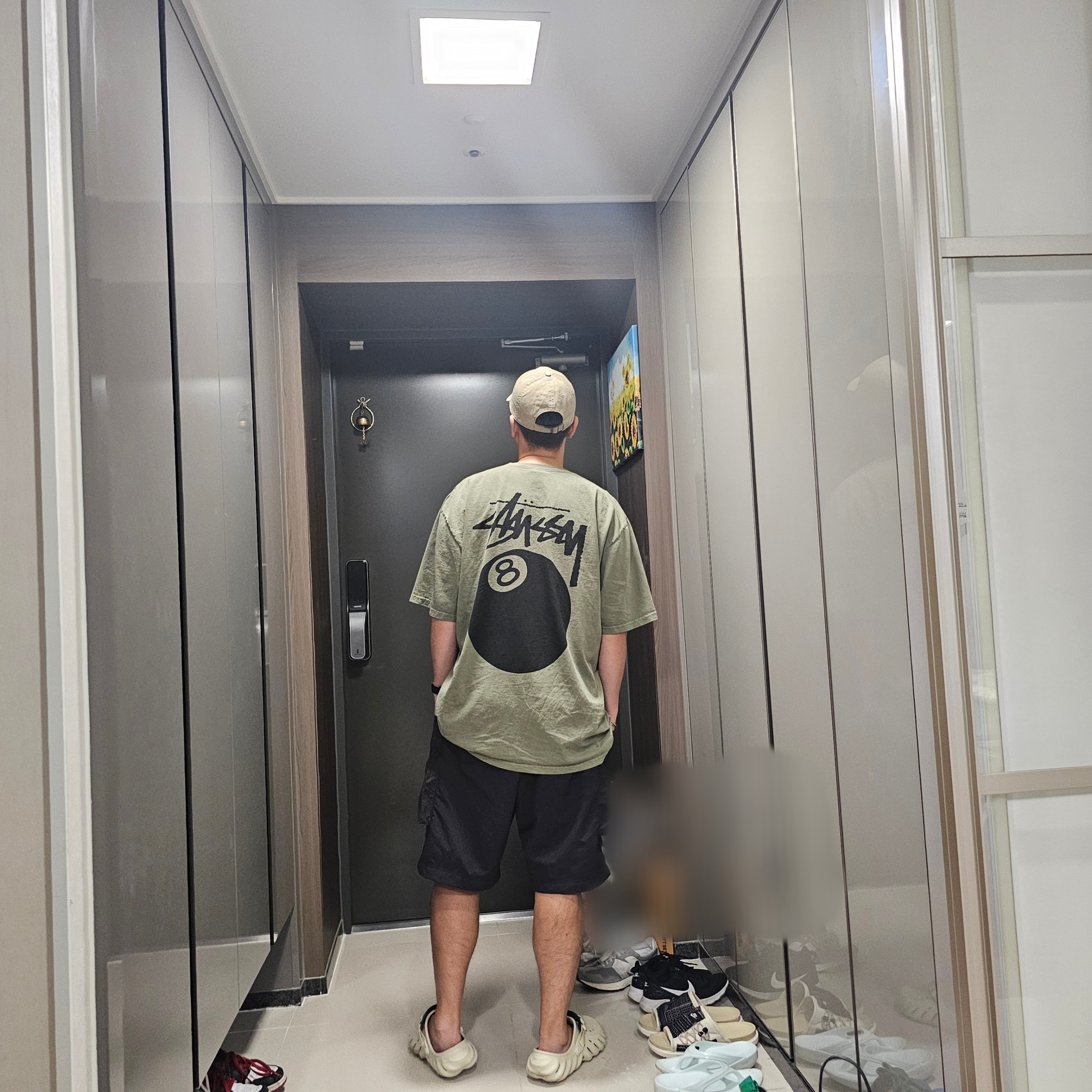 Stussy 8 Ball Pigment Dyed T-Shirt Olive, Crocs Echo Clog Bone Black 착용 스타일 - 8