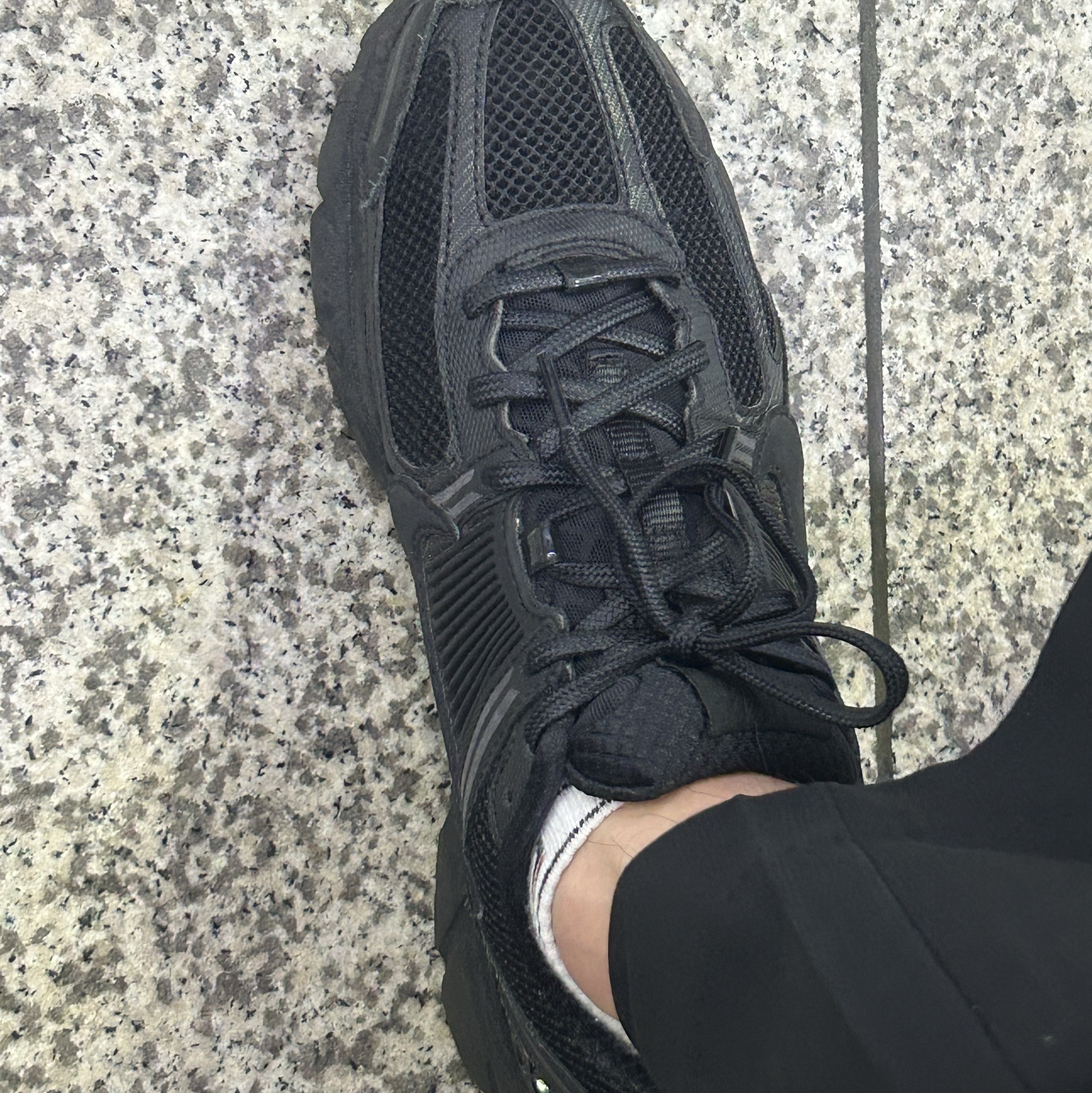 Nike Zoom Vomero 5 SP Black 착용 스타일