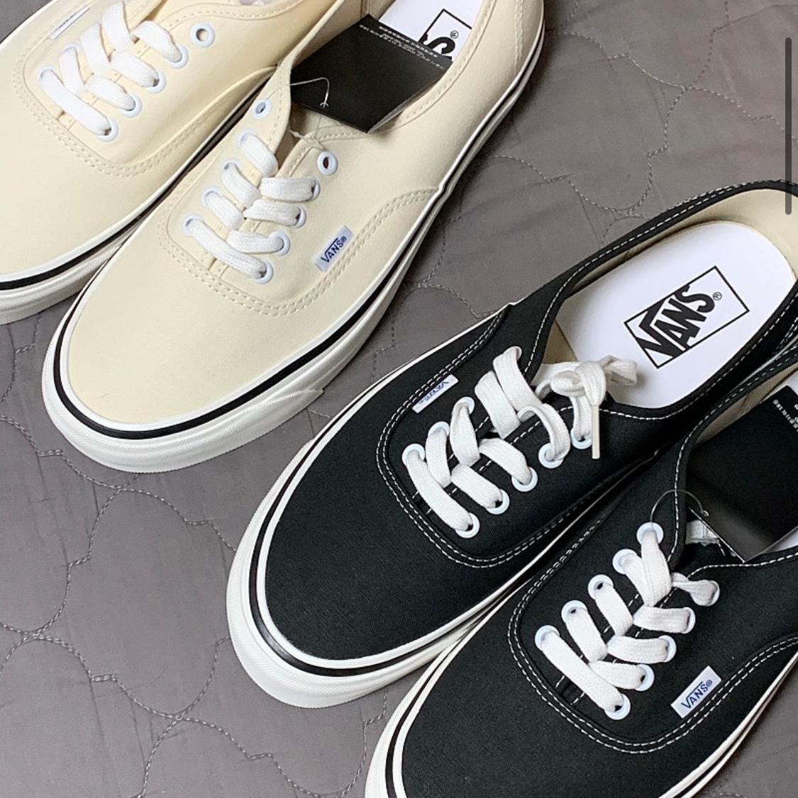 Vans Authentic 44 DX Anaheim Factory Classic White, Vans Authentic 44 DX Anaheim Factory Black 착용 스타일 - 2