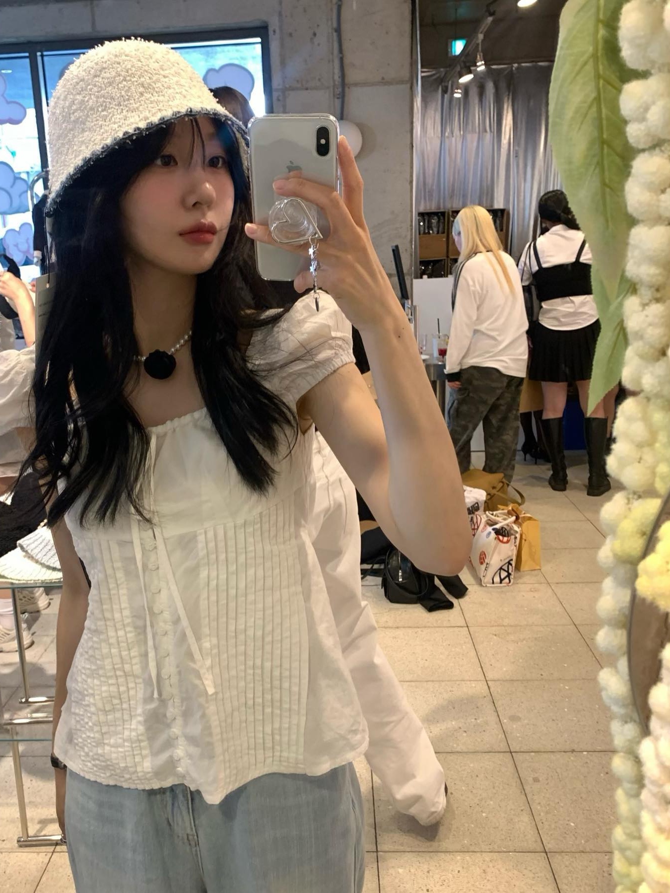 Allincomplete Pig Tail Bucket Hat Cream for Cool tone 착용 스타일 - 2