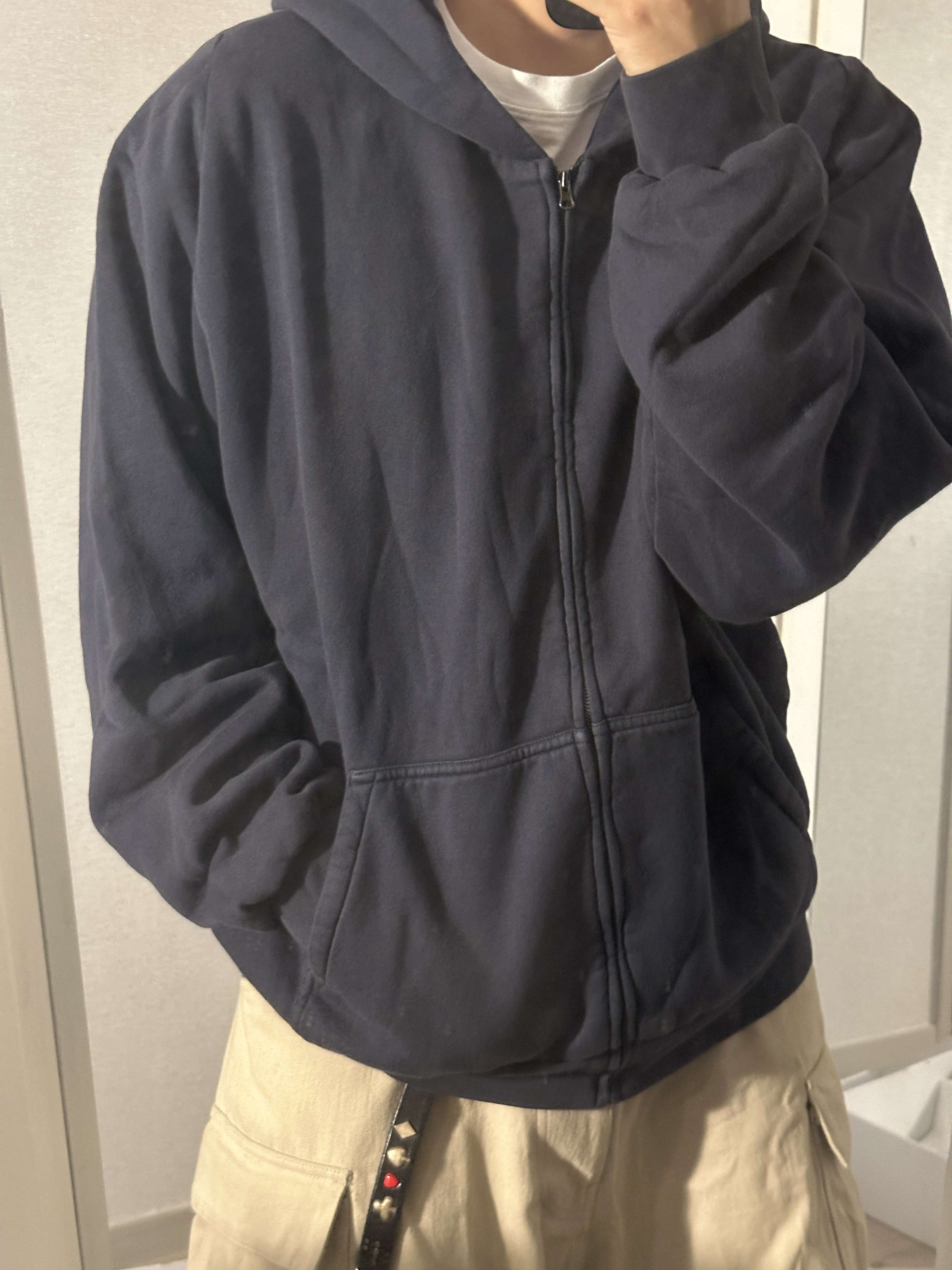 Yeezy YZY Zip-Up Hoodie Navy 착용 스타일 - 3