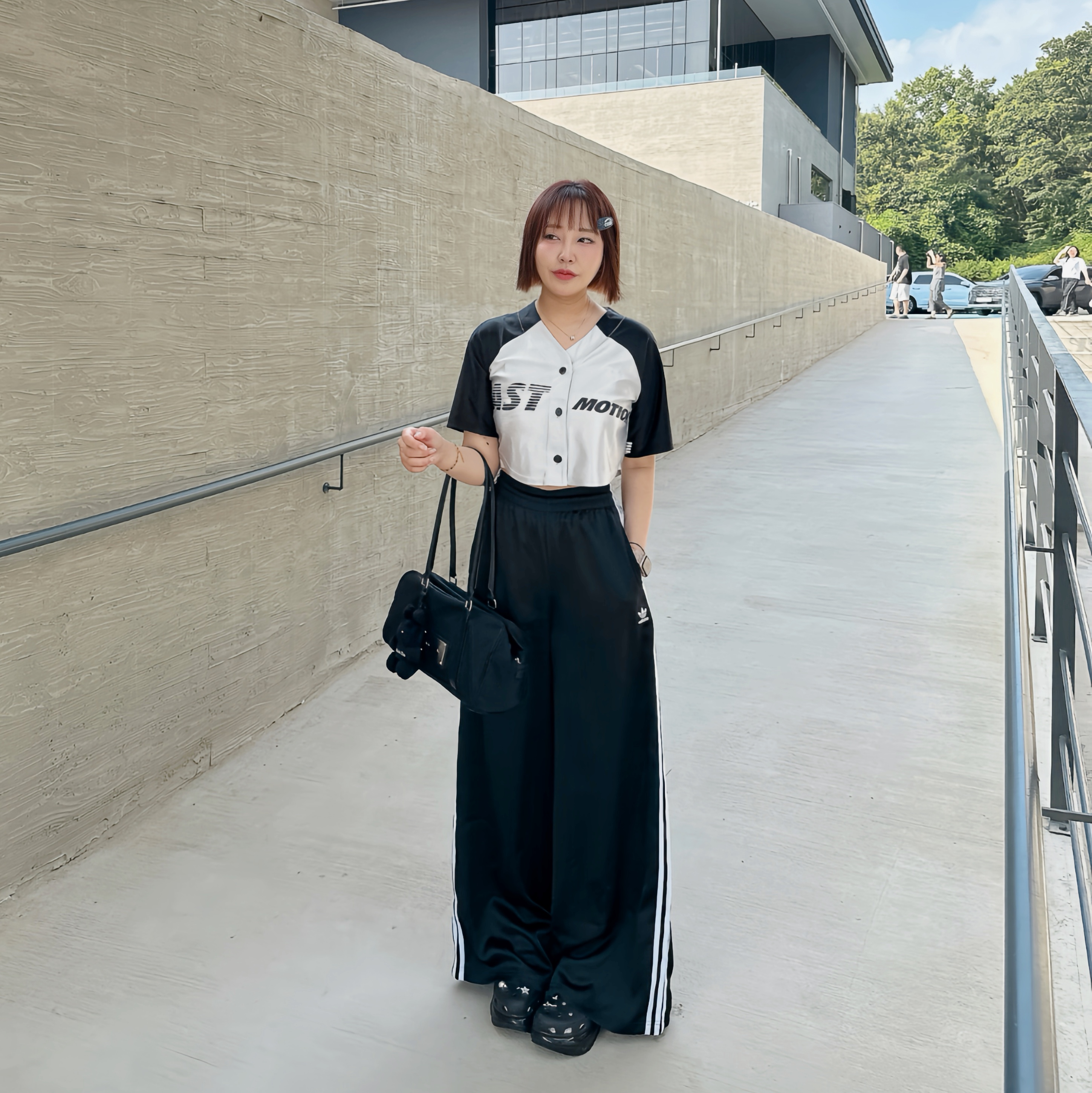 (W) Adidas Satin Wide Leg Joggers Black - KR Sizing, (W) Crocs Classic Mega Crush Clog Black 착용 스타일
