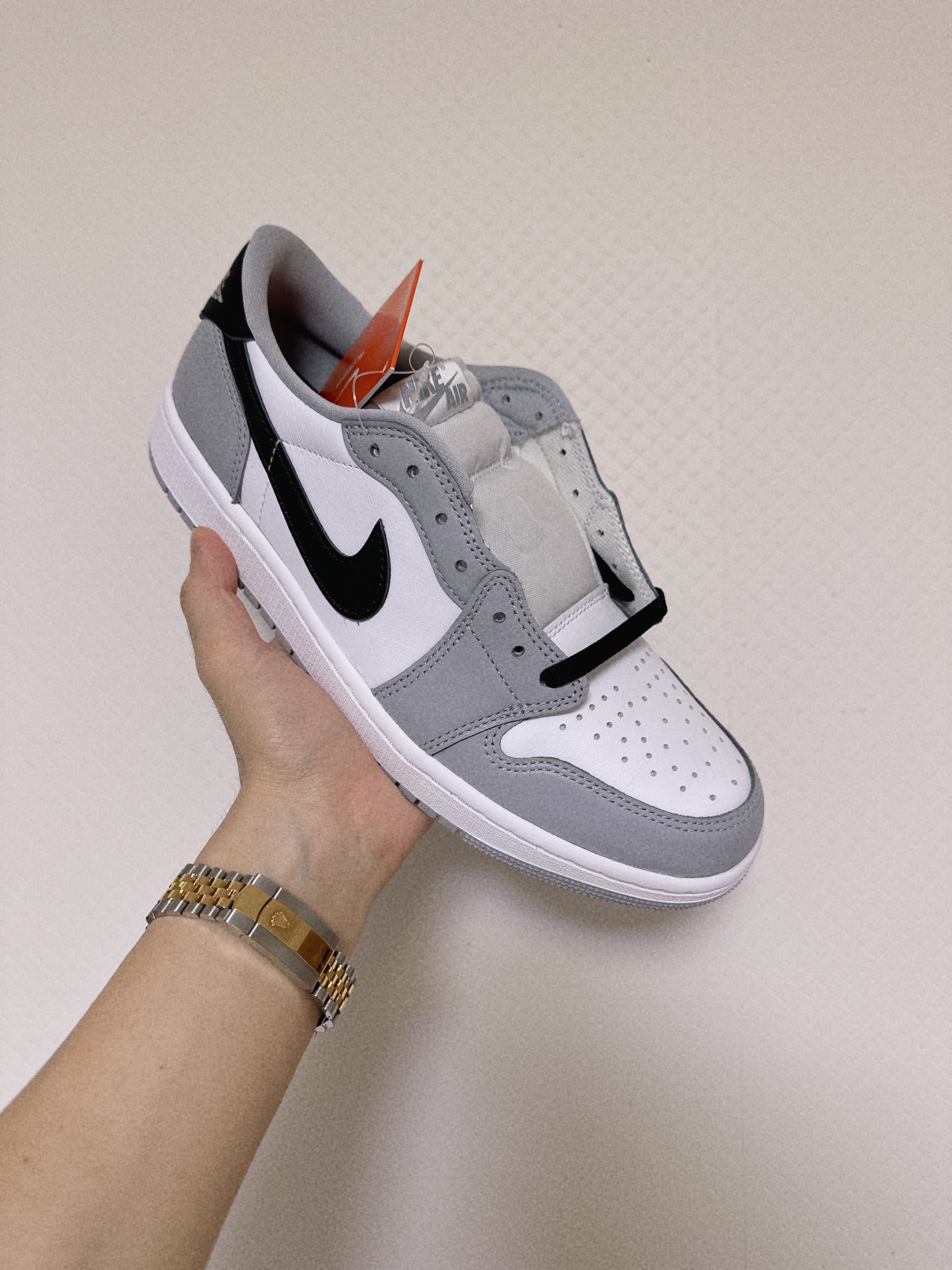 Jordan 1 Retro Low OG Wolf Grey and White 착용 스타일