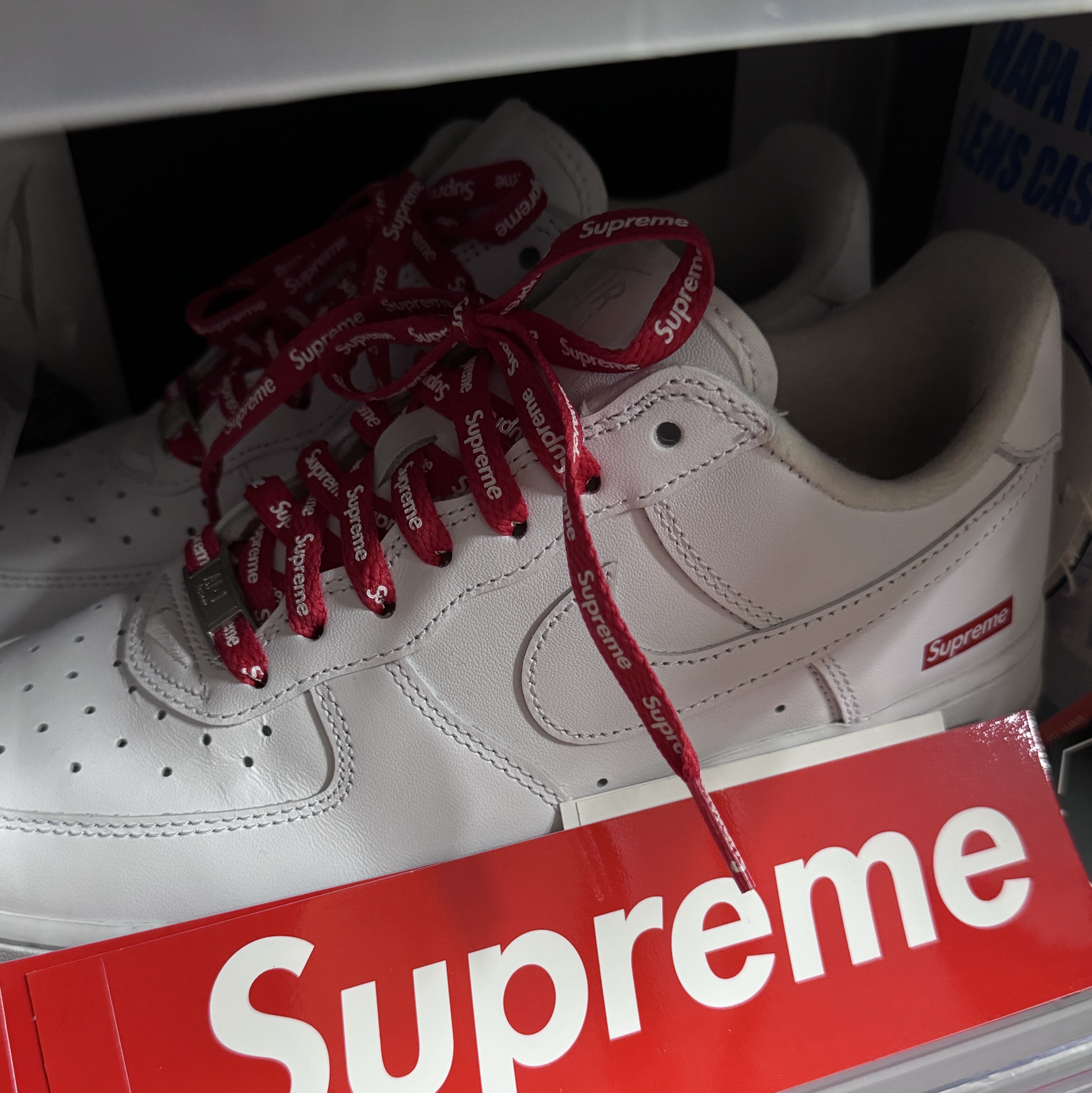 Nike x Supreme Air Force 1 Low White 착용 스타일