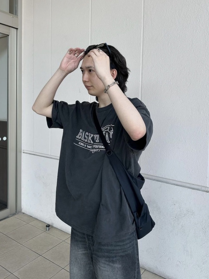 Basketcase Graduation Tee Vintage Black 착용 스타일 - 3