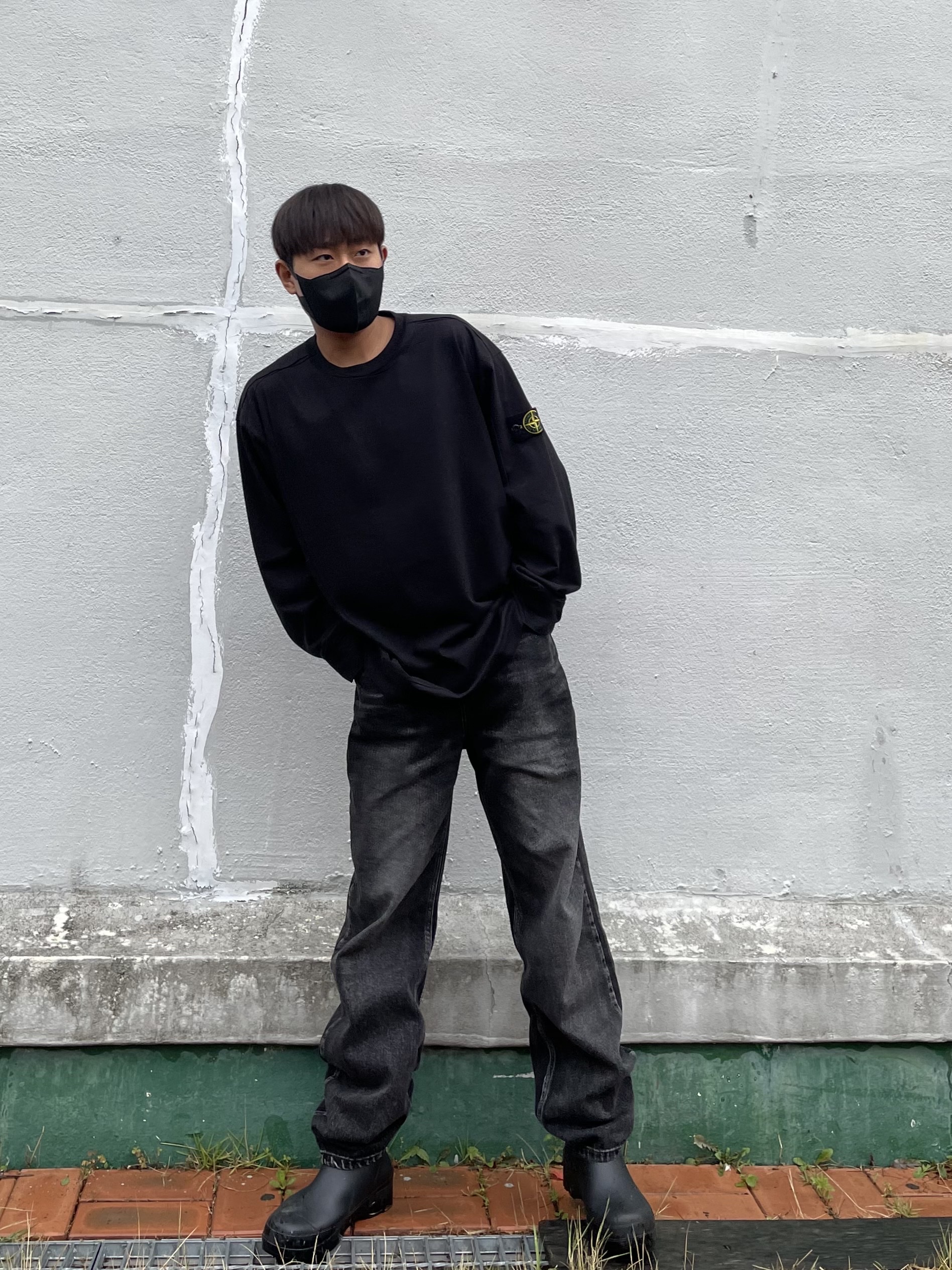 Hunter Play Mid-Height Rain Boots Black 착용 스타일