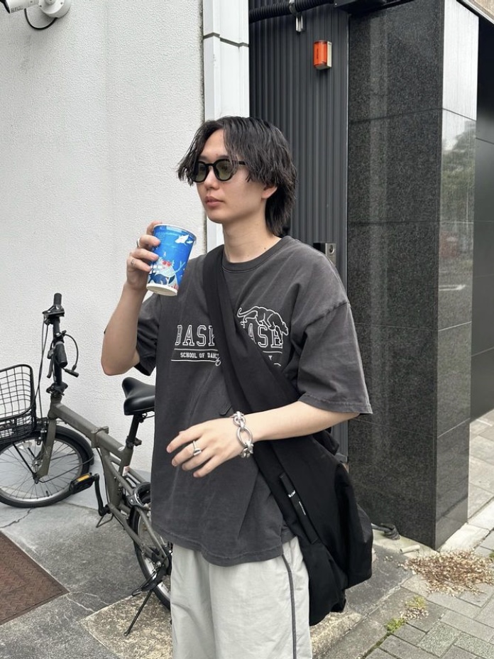 Basketcase Graduation Tee Vintage Black 착용 스타일 - 2