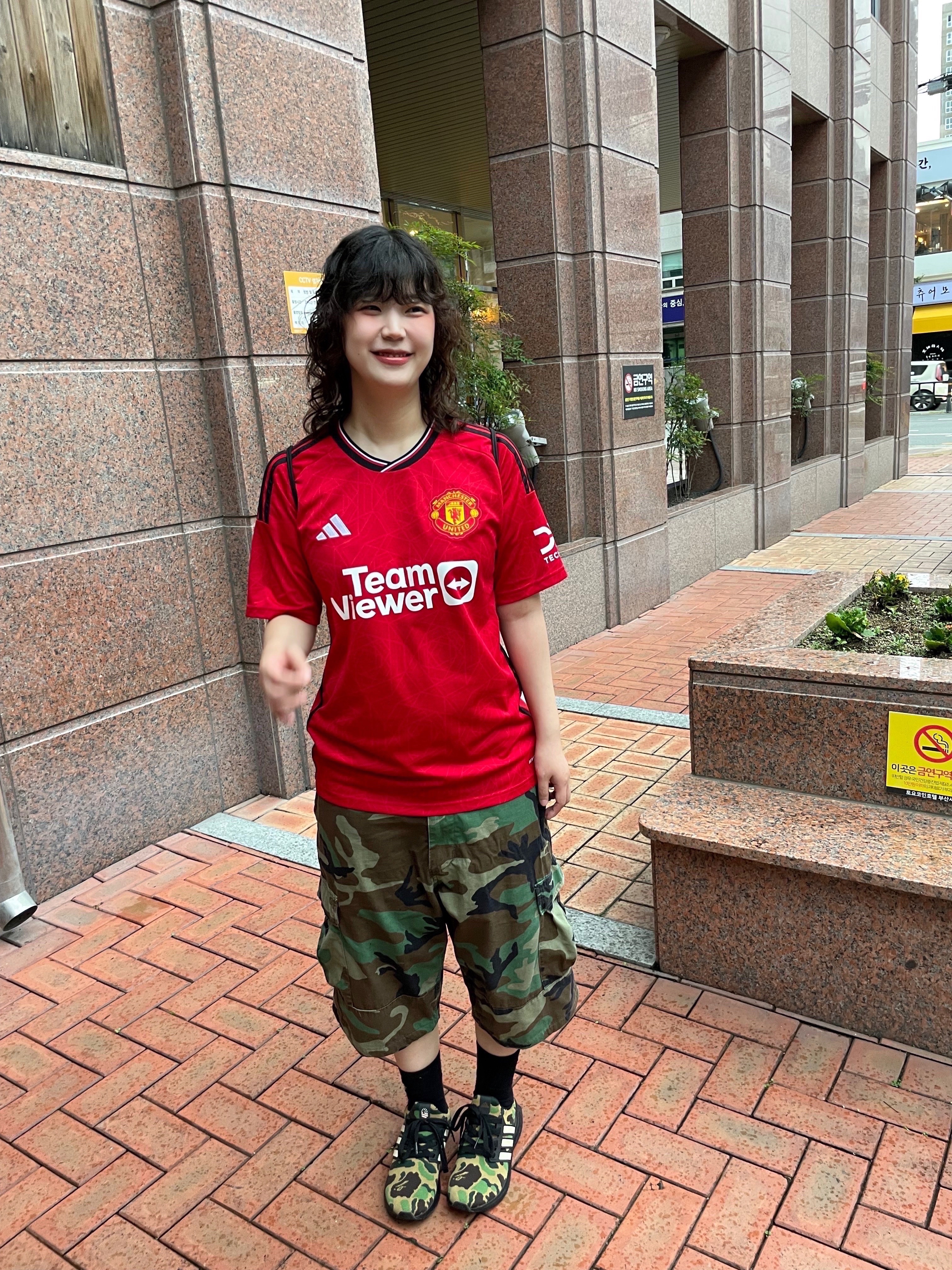 Adidas Manchester United 2023/24 Home Jersey Team Collegiate Red - KR Sizing (Non Marking Ver.), Adidas x BAPE Ultraboost 4.0 Green Camo 착용 스타일 - 1