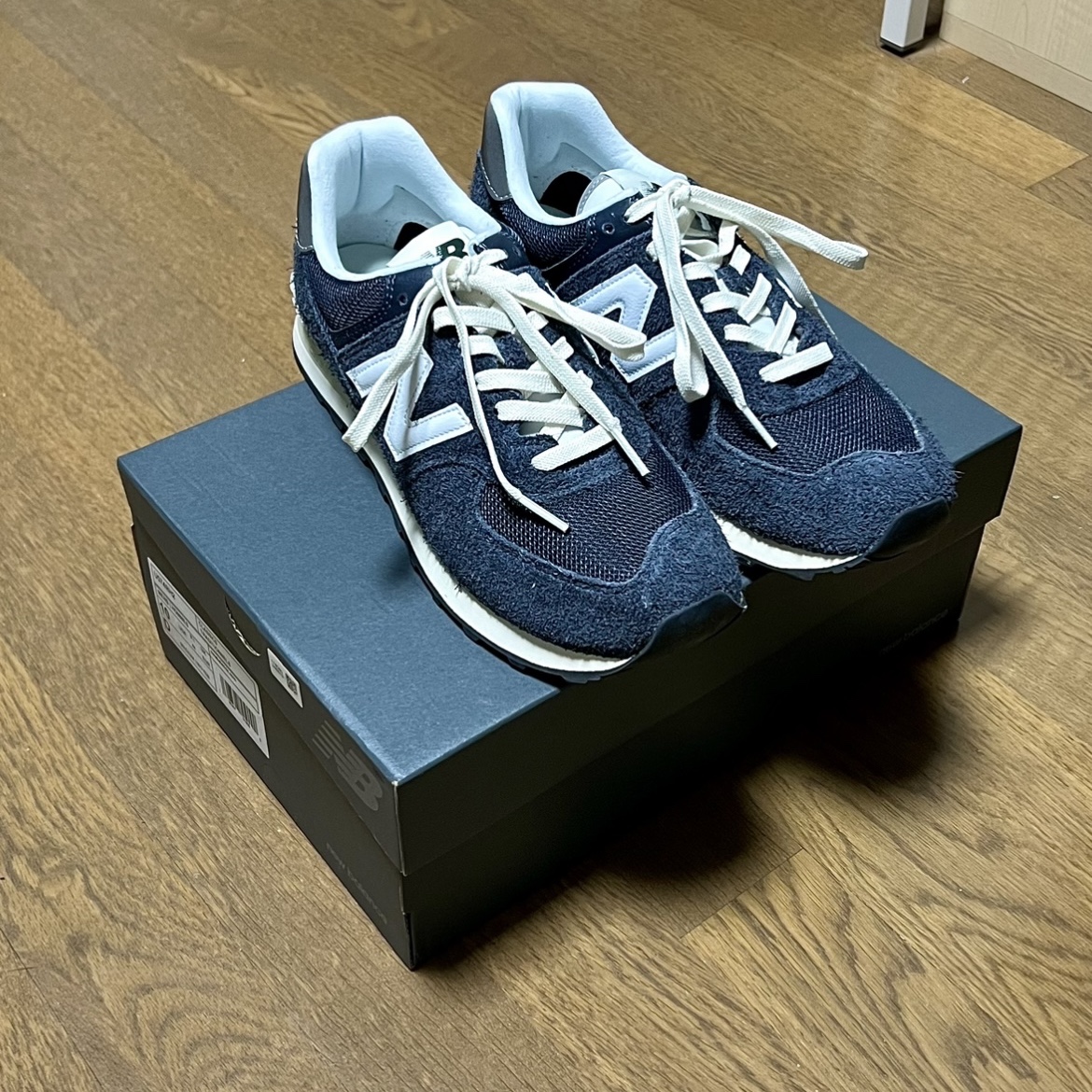 New Balance 574 Heritage Navy 착용 스타일 - 2