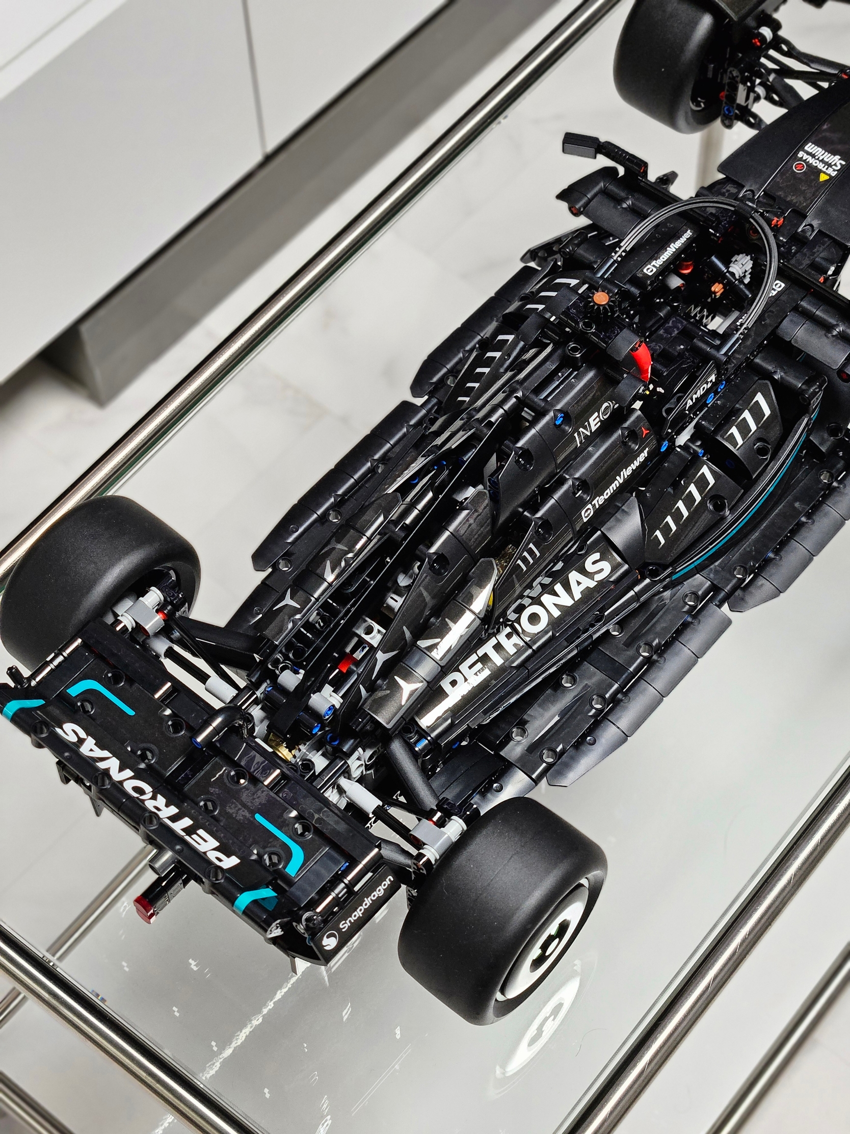 Lego Mercedes-AMG F1 W14 E Performance 착용 스타일 - 1