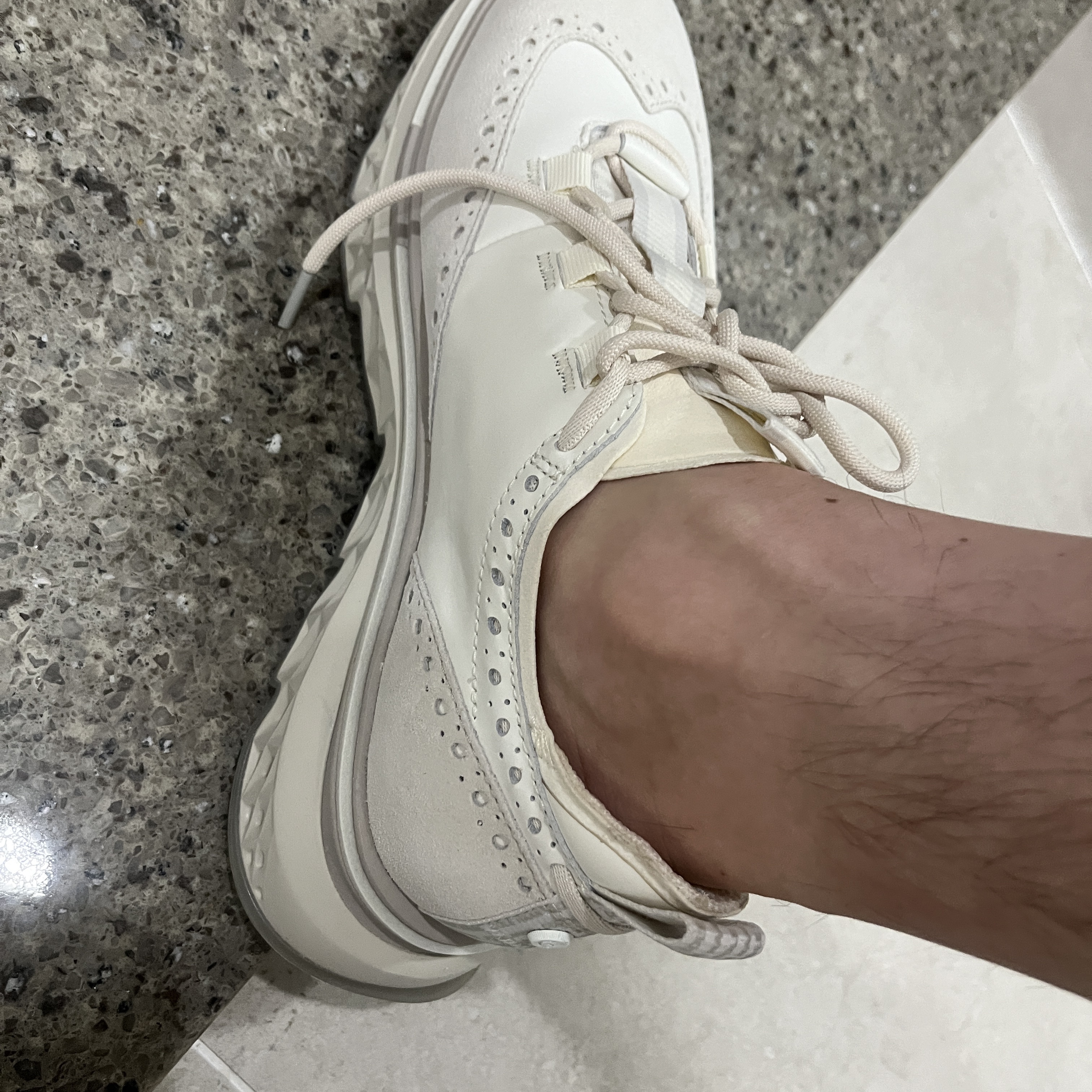 Cole Haan 5 Zero Grand Wingtip Oxford Ivory 착용 스타일 - 2