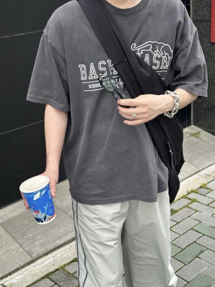 Basketcase Graduation Tee Vintage Black 착용 스타일 - 4