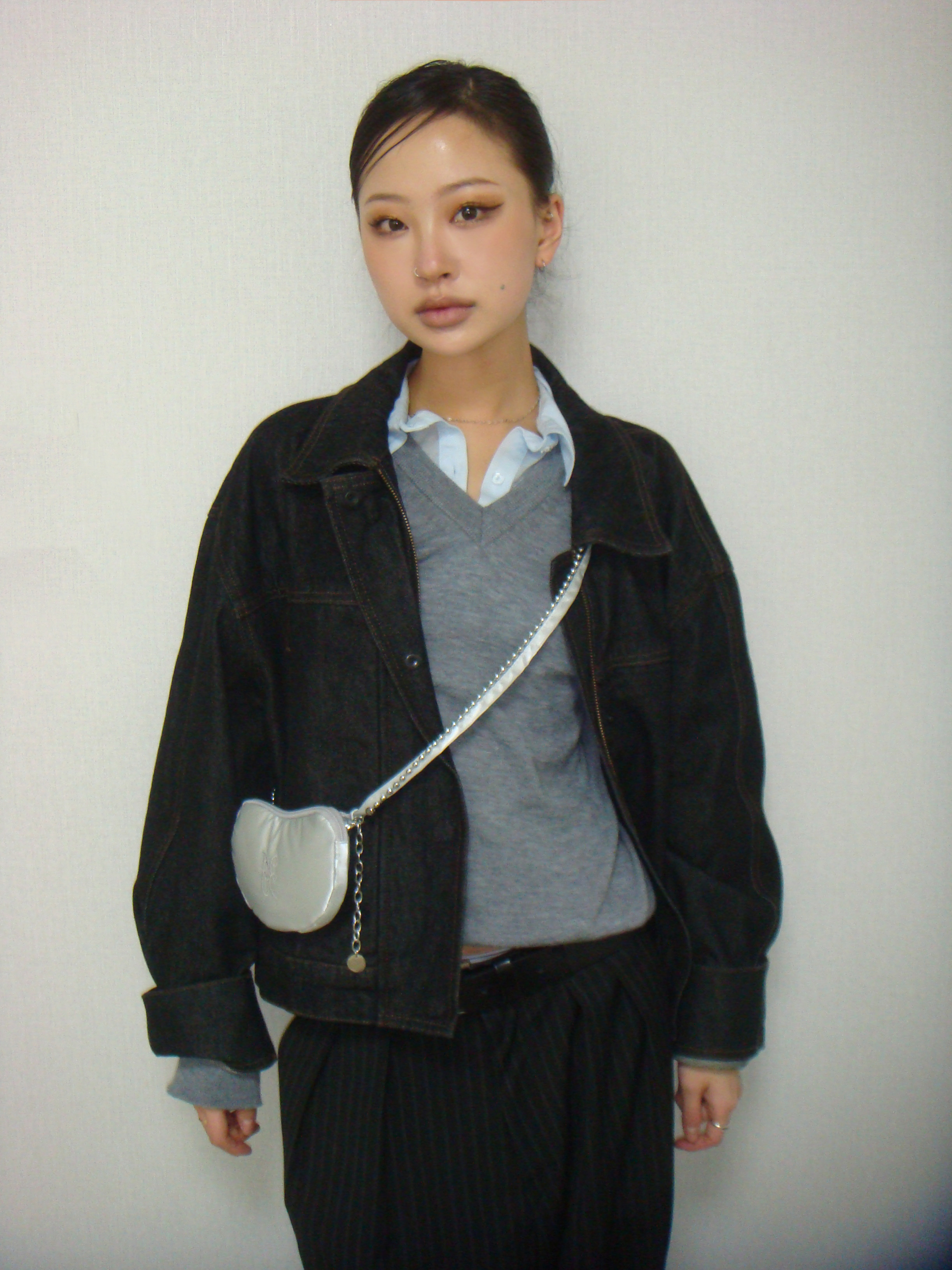 ACOC Pebble Wallet Silver 착용 스타일 - 2