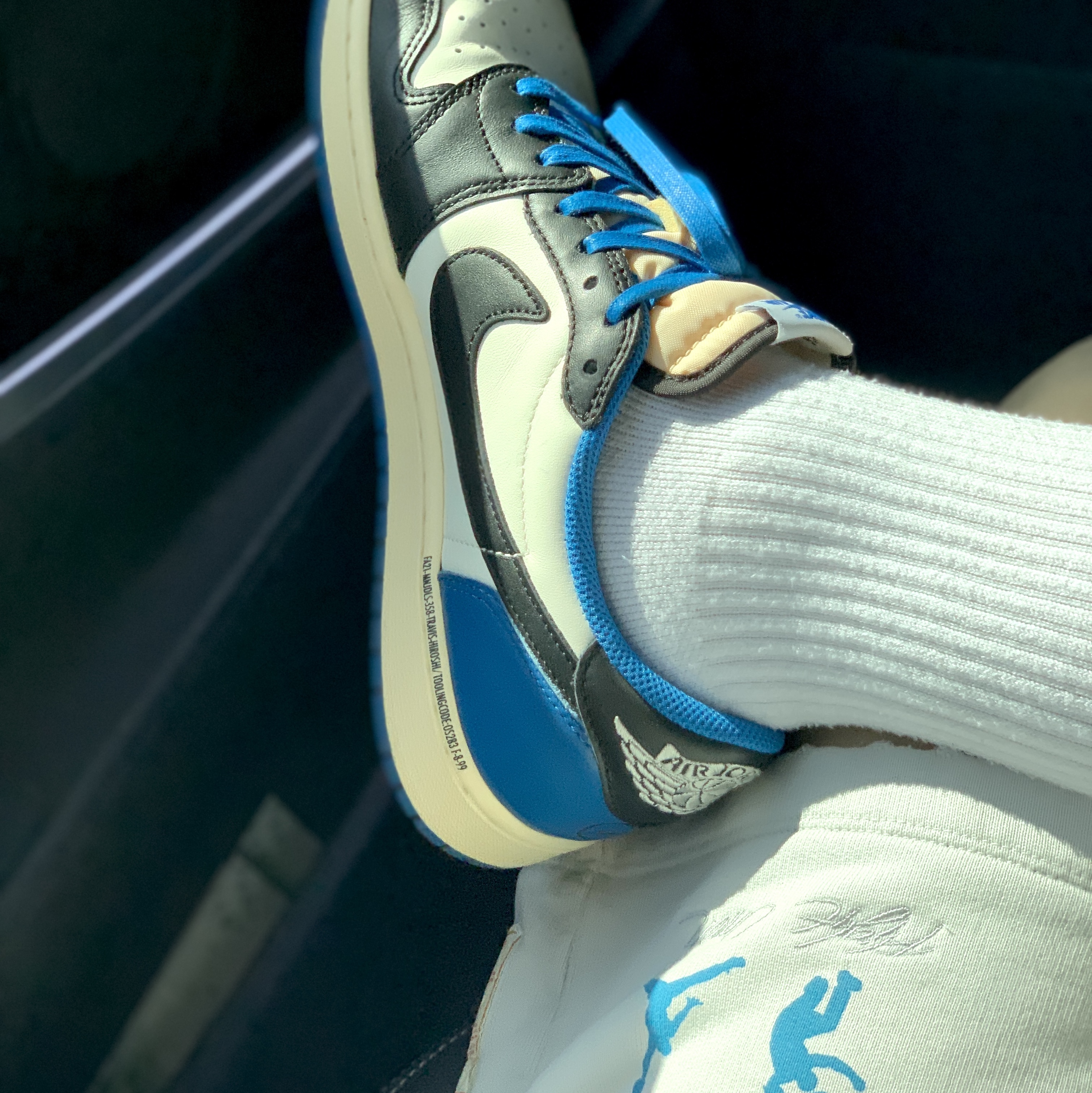 Jordan 1 x Travis Scott x Fragment Retro Low OG SP Military Blue, Jordan x Union Fleece Shorts Photon Dust - US/EU 착용 스타일