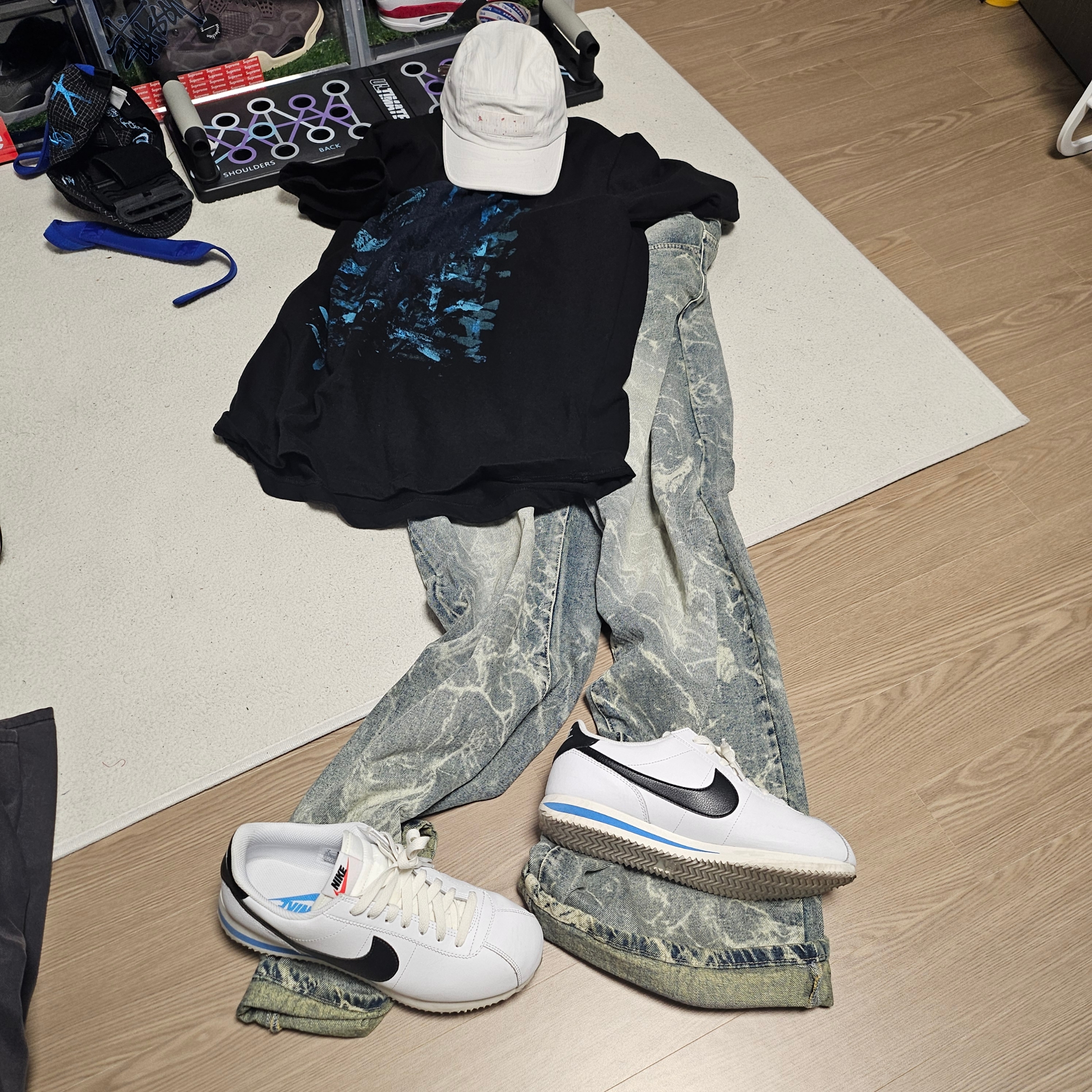 Supreme x MM6 Maison Margiela Painted Camp Cap White - 24SS, Nike Cortez White and Black 착용 스타일 - 5