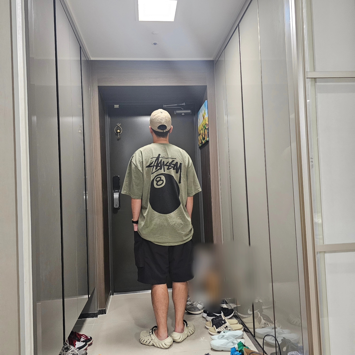 Stussy 8 Ball Pigment Dyed T-Shirt Olive, Crocs Echo Clog Bone Black 착용 스타일 - 5