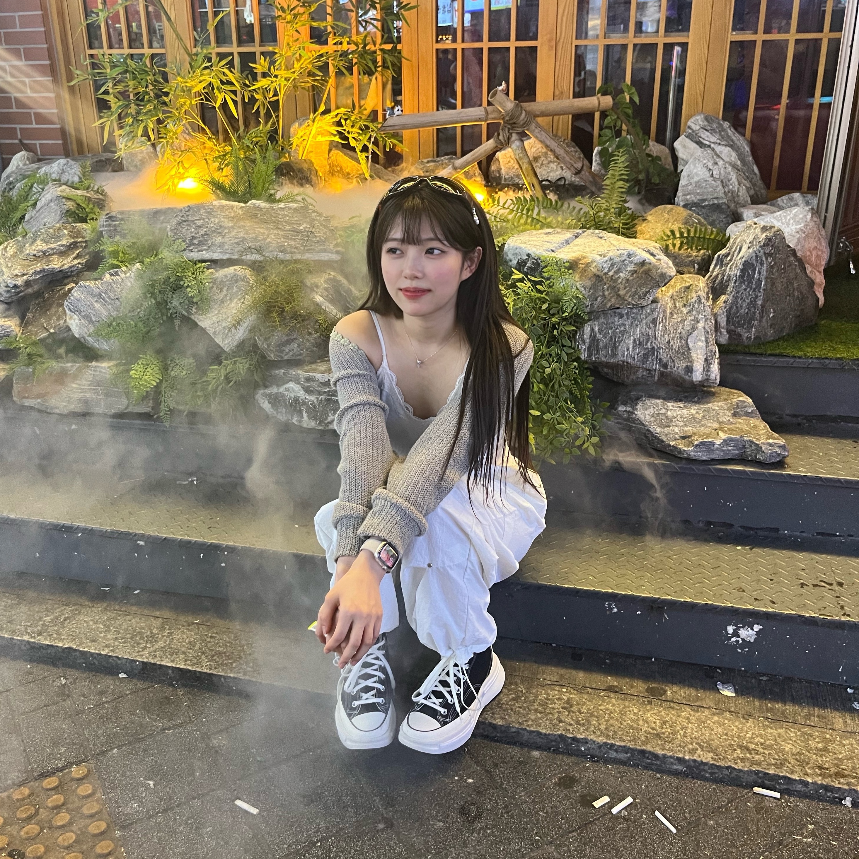Gentle Monster x Jennie Jentle Salon Cheveux De Nini BR3 Brown Brown, Converse Run Star Legacy CX Future Comfort Black 착용 스타일