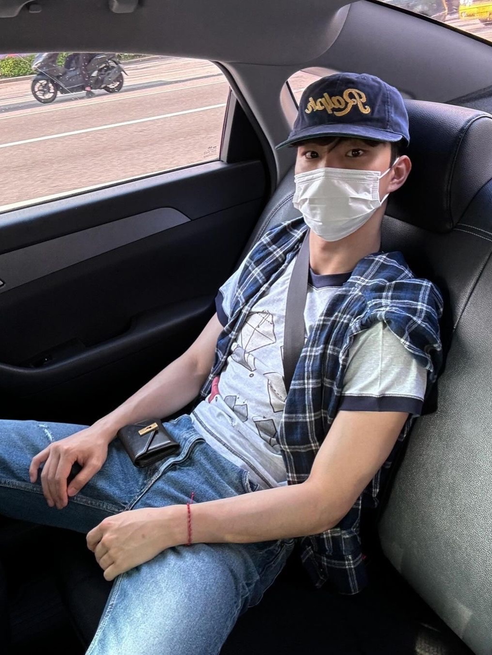Problemallways Love Postman T-Shirt Melange Gray 착용 스타일