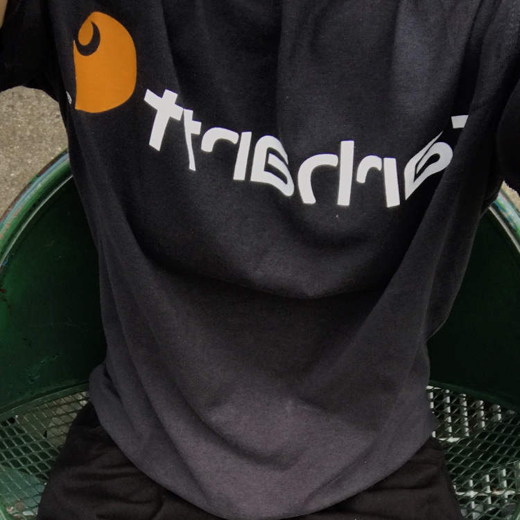 Carhartt Loose Fit Heavyweight Regular Short Sleeve Logo Graphic T-Shirt Black 착용 스타일 - 3