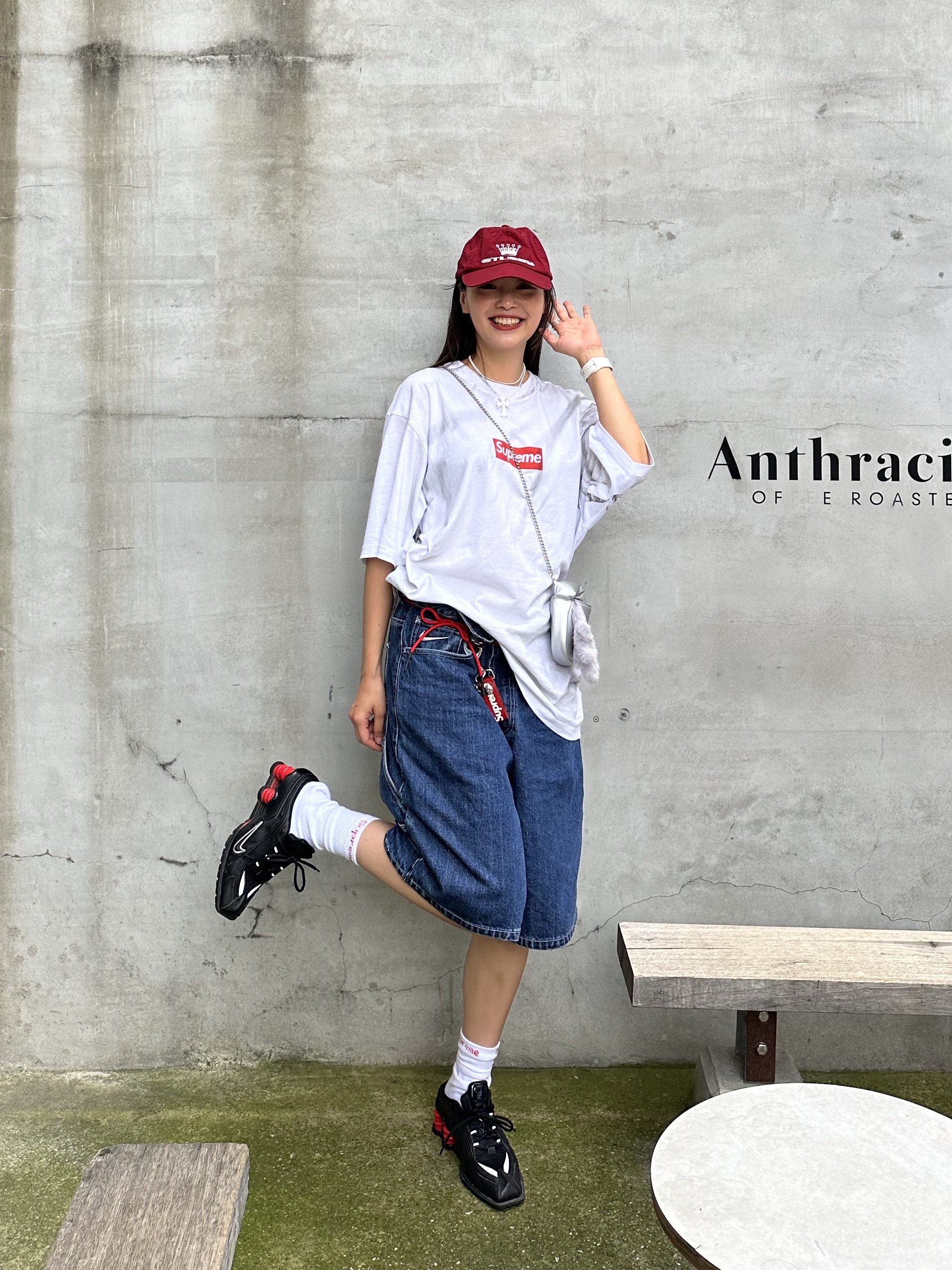 Supreme x MM6 Maison Margiela Box Logo T-Shirt White - 24SS, Nike x Martine Rose Shox MR4 Black 착용 스타일 - 1