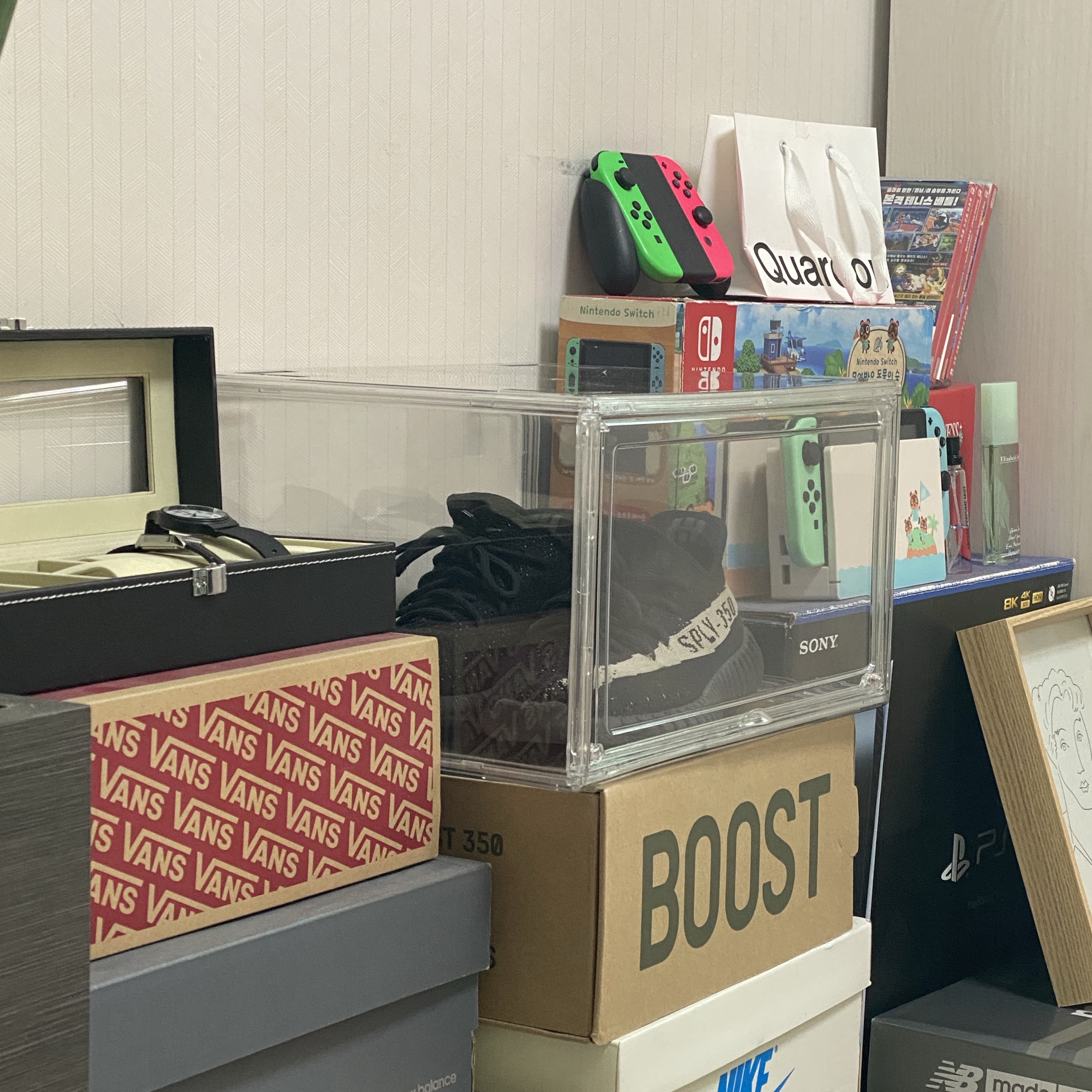 Nintendo Switch Joy-Con Neon Green Neon Pink (Korean Ver.), Adidas Yeezy Boost 350 V2 Core Black White 2022 착용 스타일 - 1