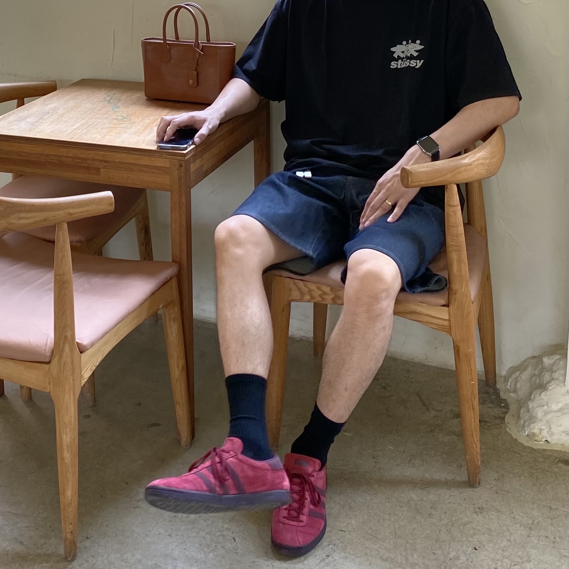 Adidas Tobacco Gruen Collegiate Burgundy, Stussy Denim Big OL' Shorts Raw 착용 스타일
