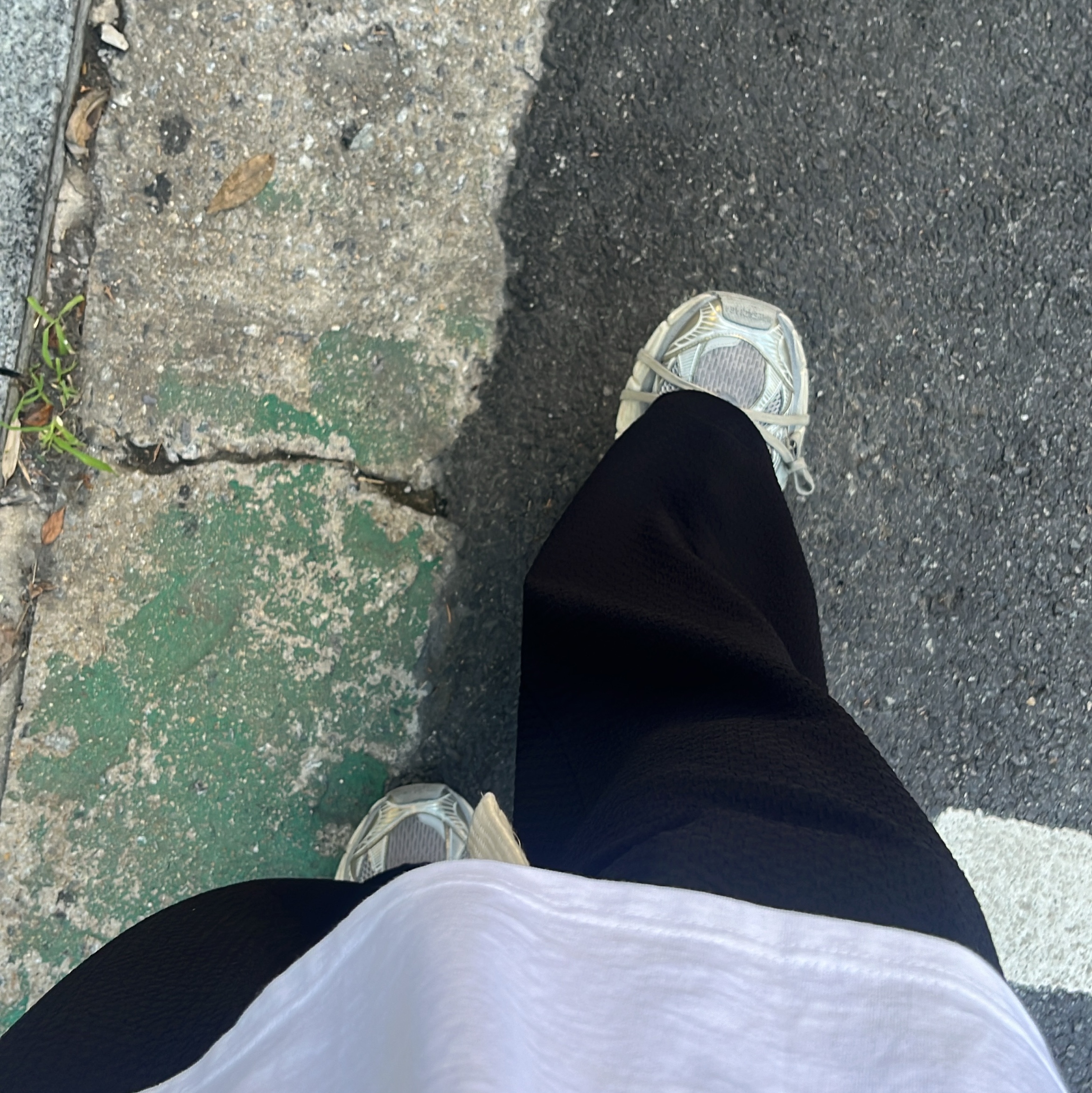 Nonnod Capri Pajama Pants Jacquard Black, Balenciaga 3XL Sneakers Light Beige 착용 스타일