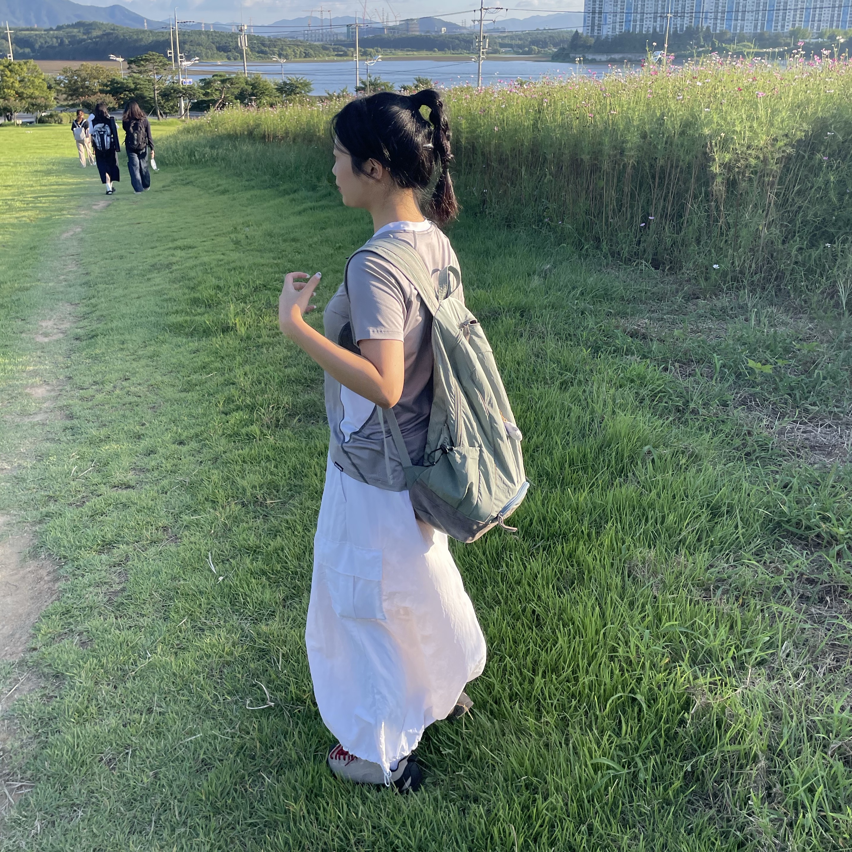(W) Sculptor Sports Jersey T-Shirt Gray, Sculptor Oldschool Slouchy Backpack Sage 착용 스타일