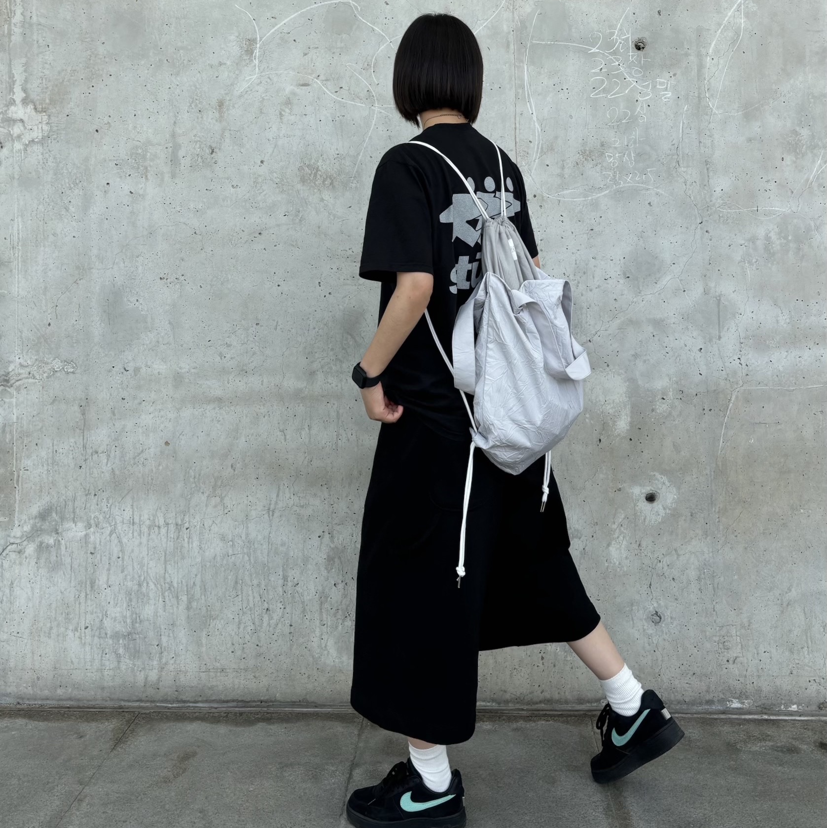Nike x Tiffany & Co. Air Force 1 Low SP 1837, MJD Wide Carpenter Bermuda Shorts Black 착용 스타일