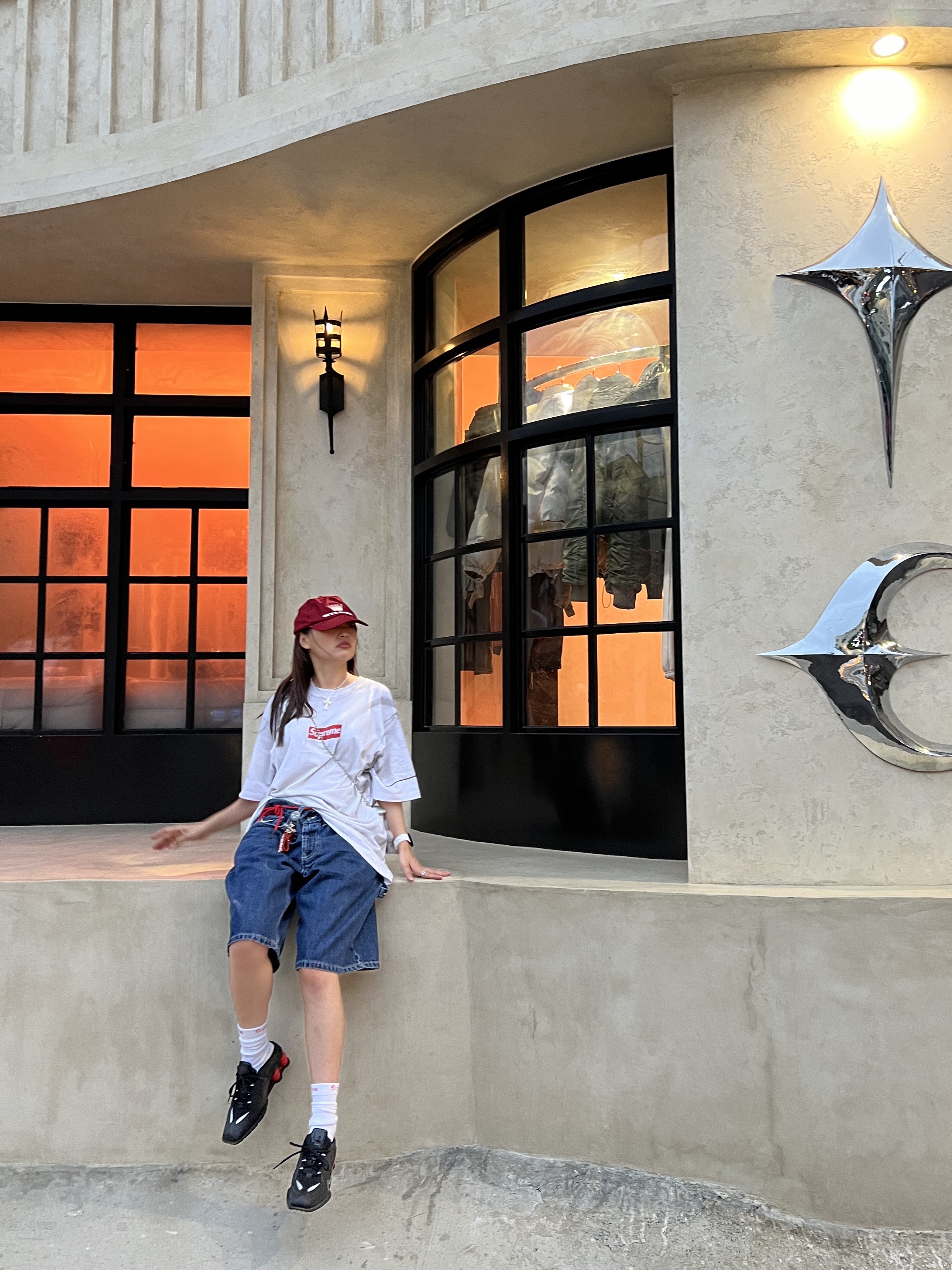 Supreme x MM6 Maison Margiela Box Logo T-Shirt White - 24SS, Nike x Martine Rose Shox MR4 Black 착용 스타일 - 4
