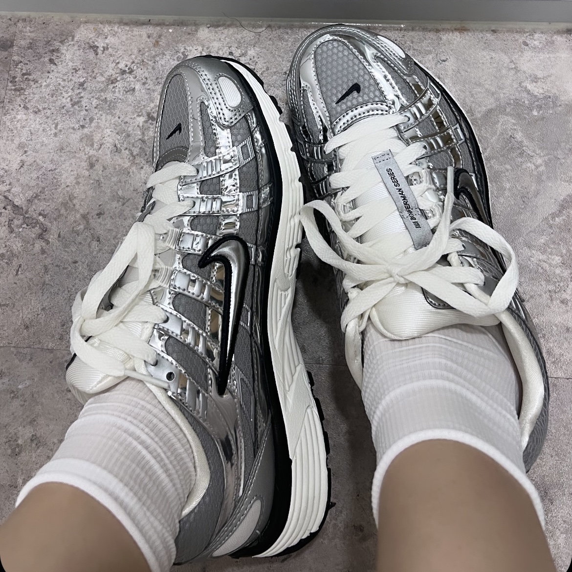 Nike P-6000 Metallic Silver 착용 스타일