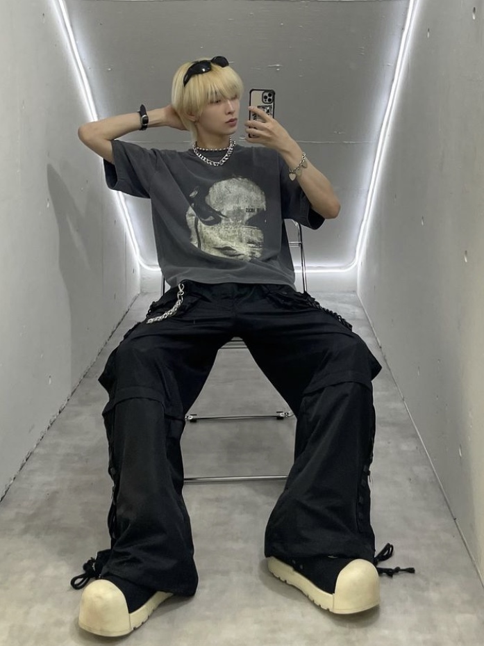 Basketcase Evanescence Tee Washed Black 착용 스타일 - 1