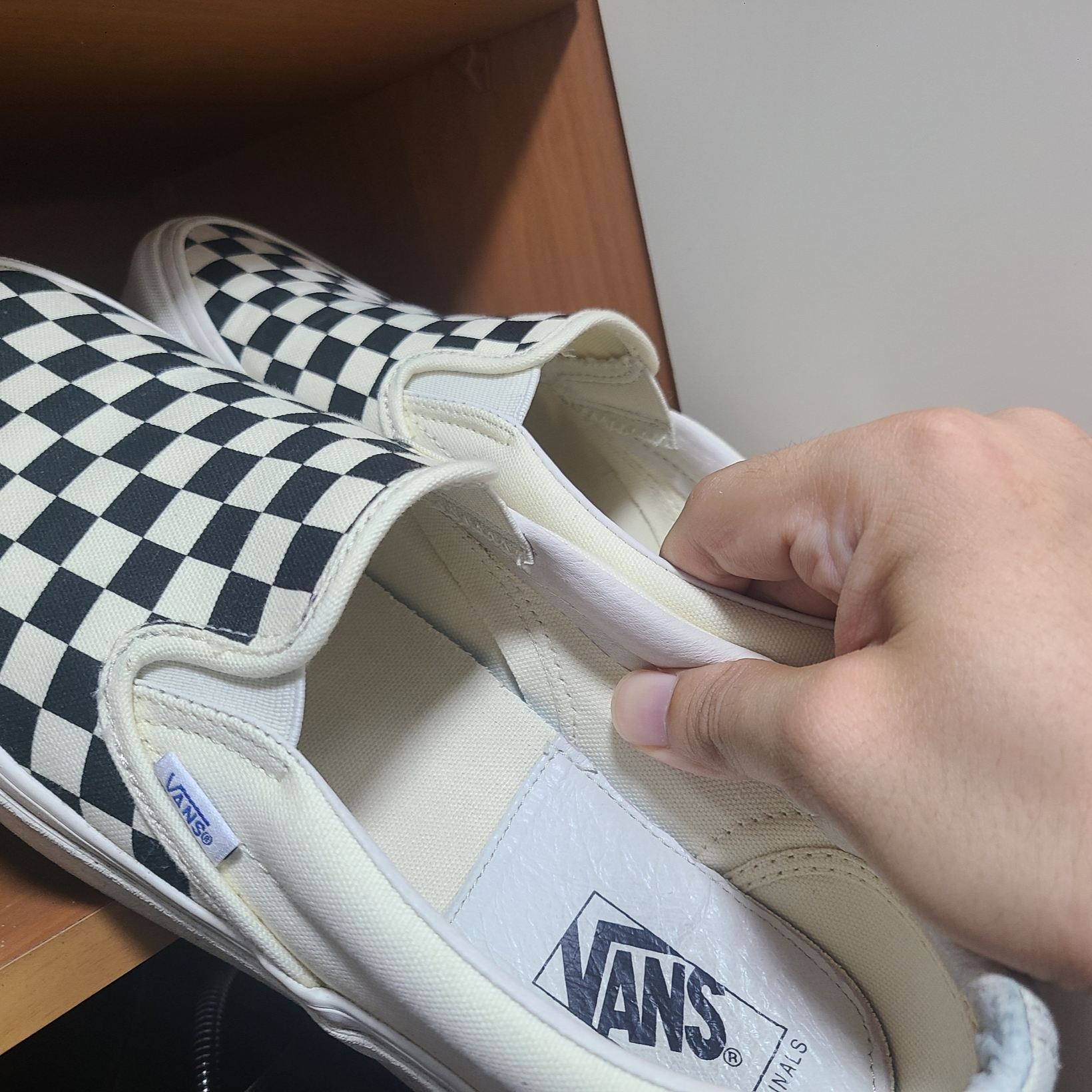 Vans Vault OG Classic Slip-On LX Checkerboard 착용 스타일