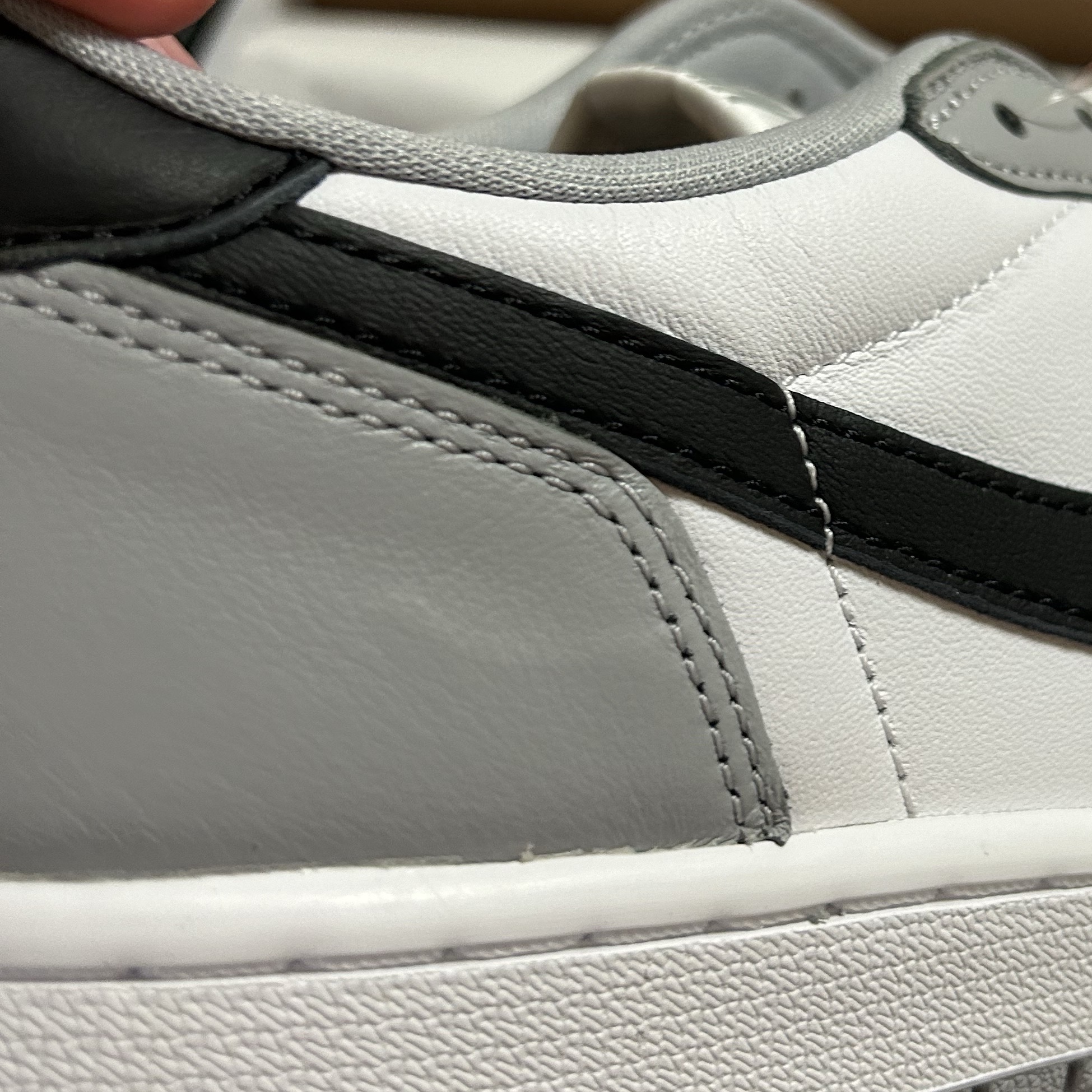Jordan 1 Retro Low OG Wolf Grey and White 착용 스타일