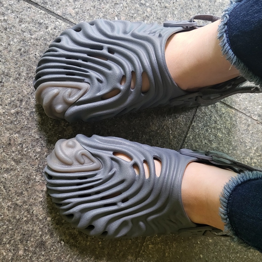 Crocs x Salehe Bembury Pollex Clog Niagara 착용 스타일