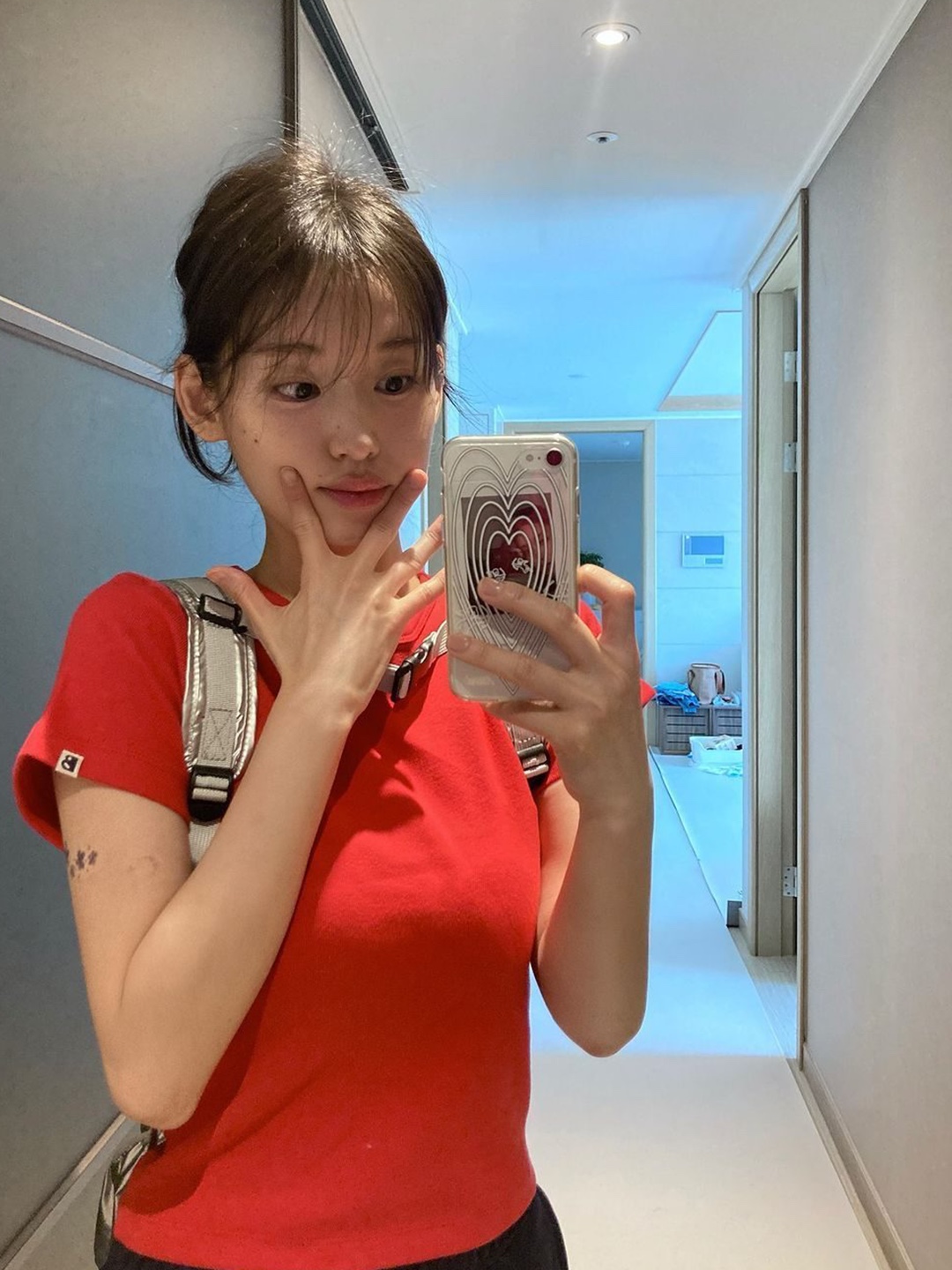 Play Comme des Garcons Red Heart T-Shirt Pink, (W) Play Comme des Garcons Double Heart T-Shirt Red 착용 스타일 - 3